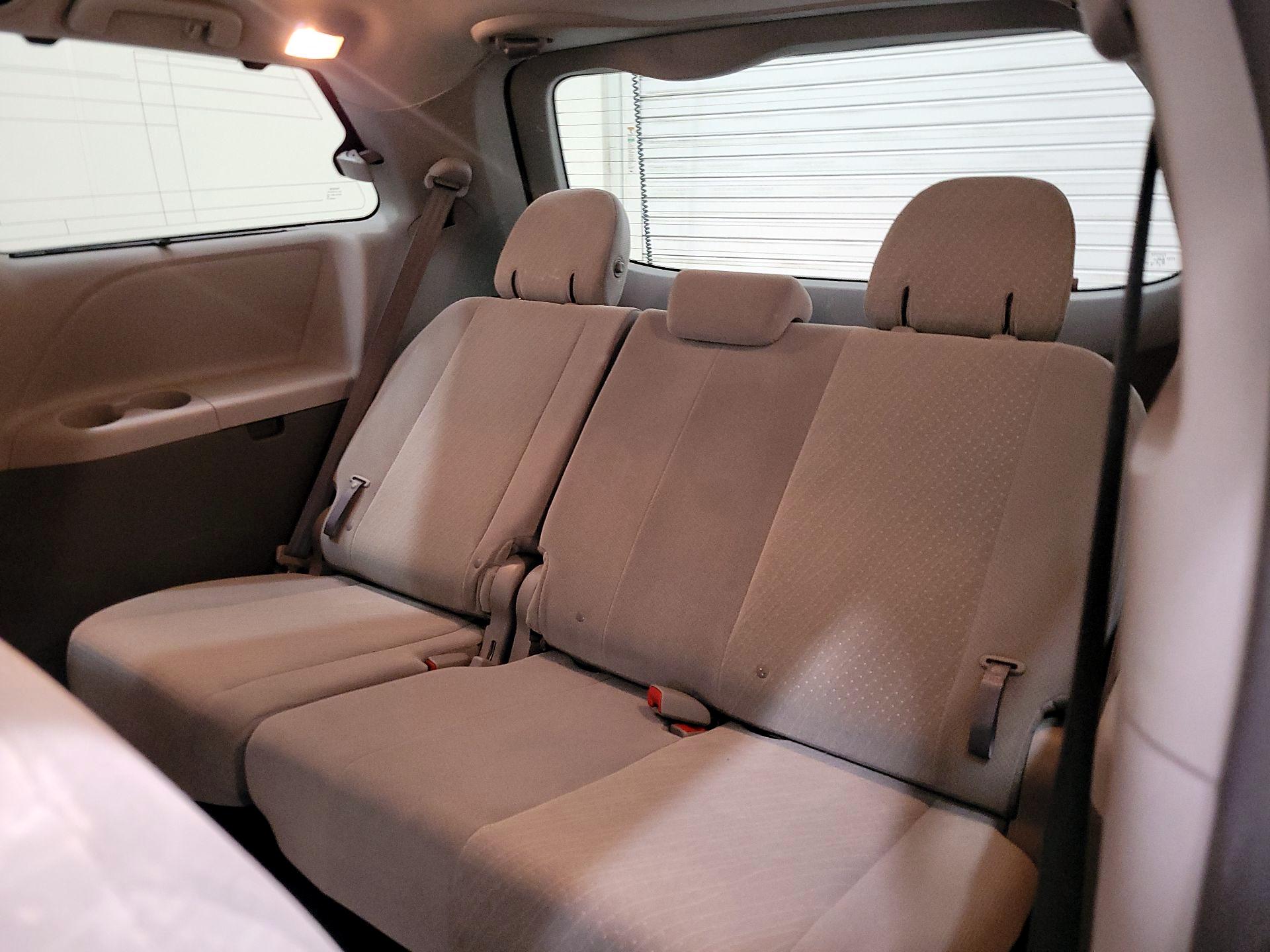 Thumbnail: 2019 Toyota Sienna - 20