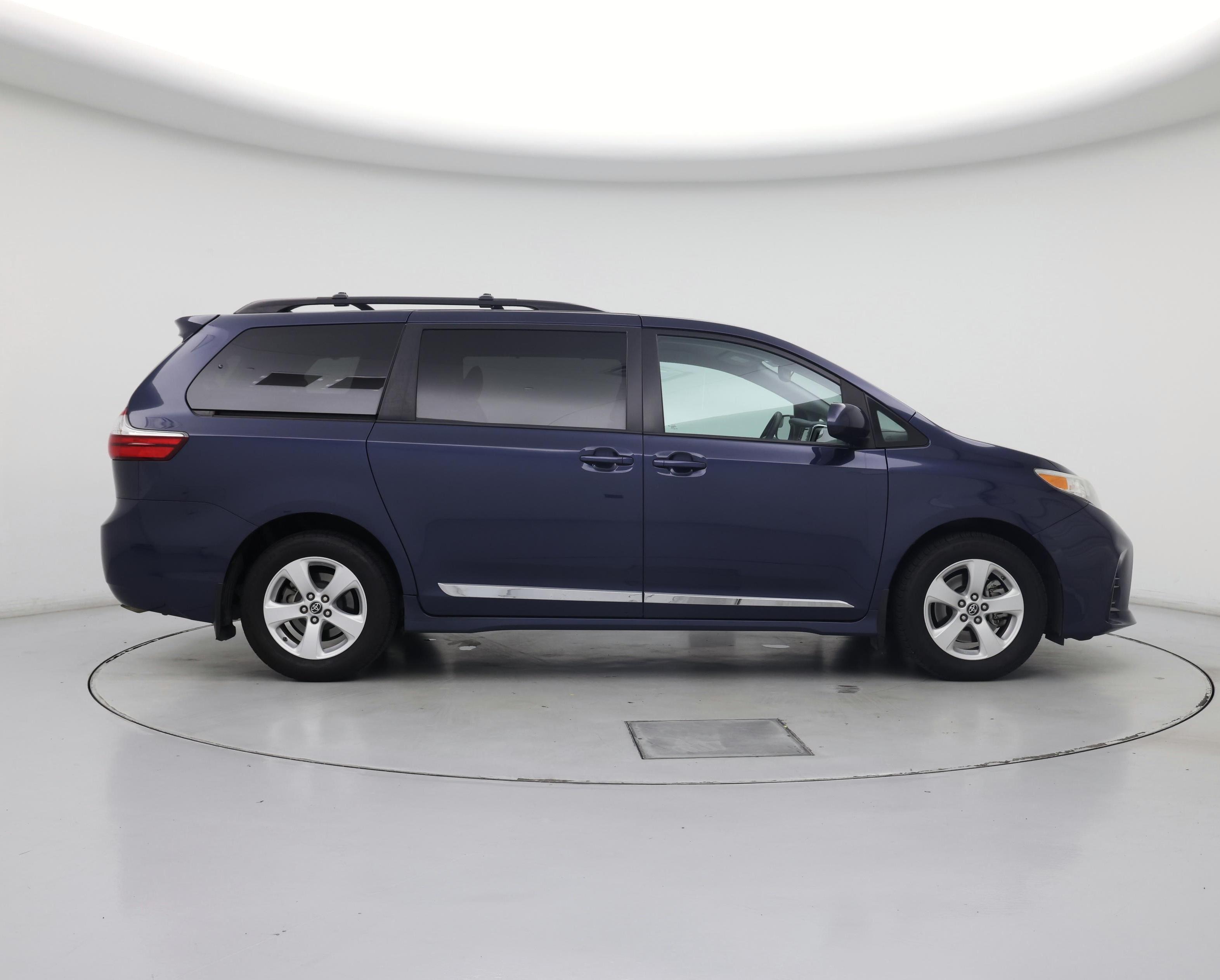 Thumbnail: 2019 Toyota Sienna - 7