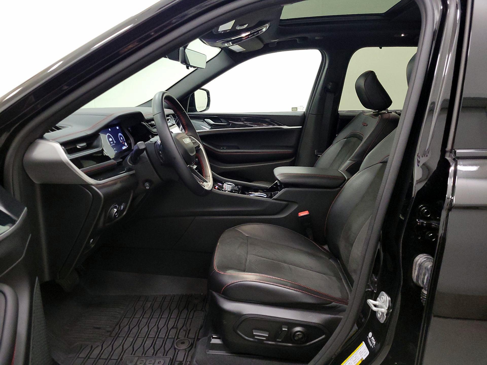 Thumbnail: 2022 Jeep Grand Cherokee - 11