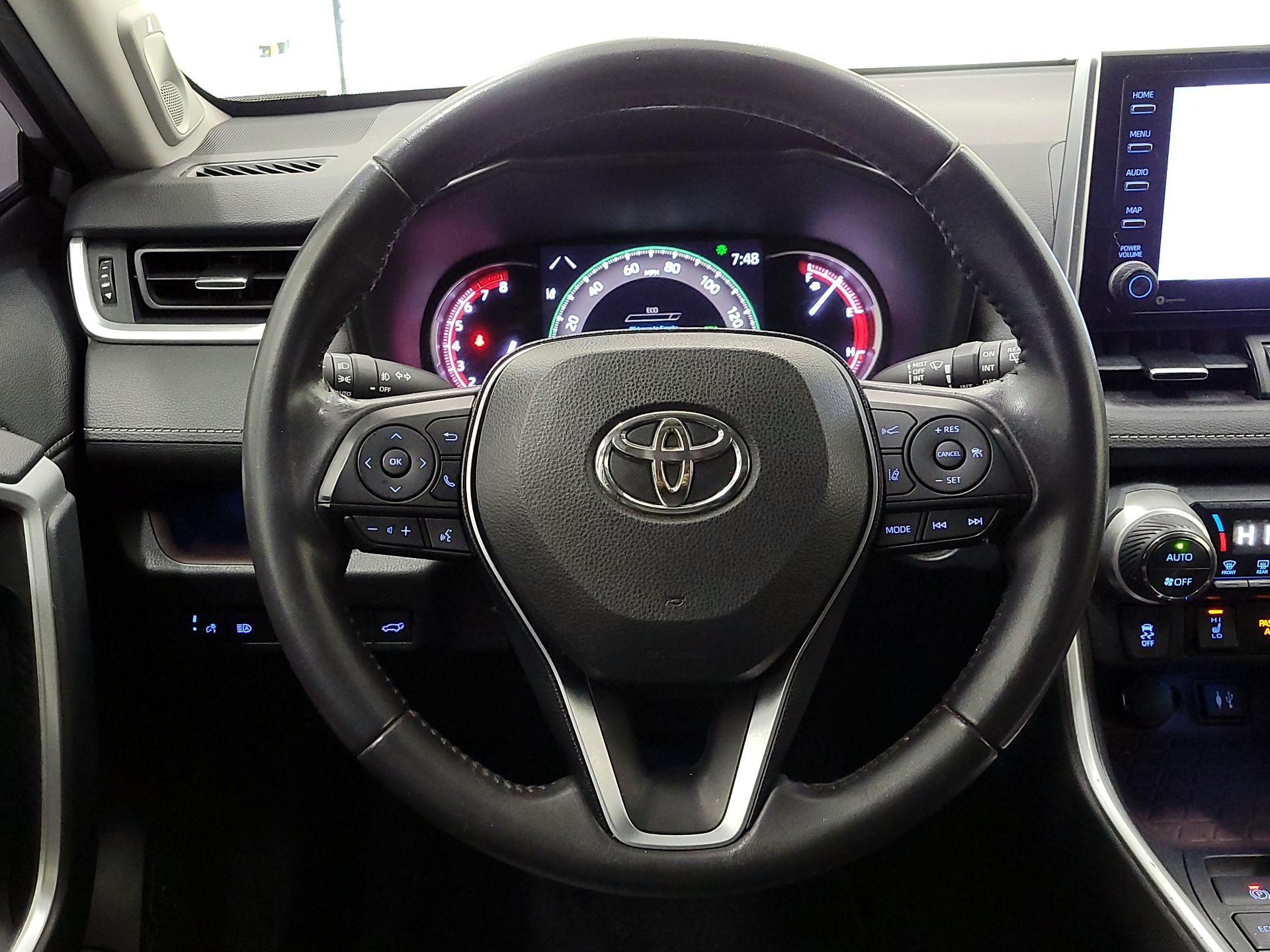 Thumbnail: 2019 Toyota RAV4 - 10