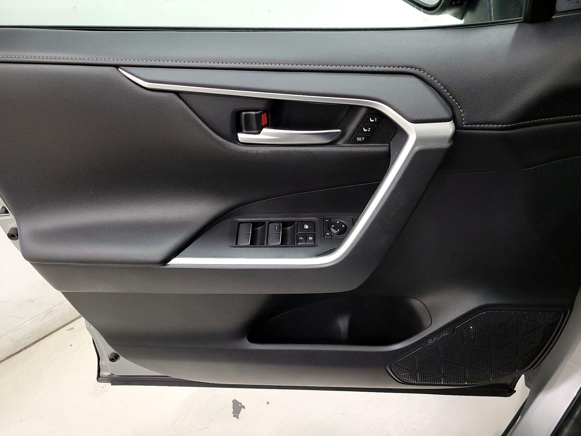 Thumbnail: 2019 Toyota RAV4 - 12