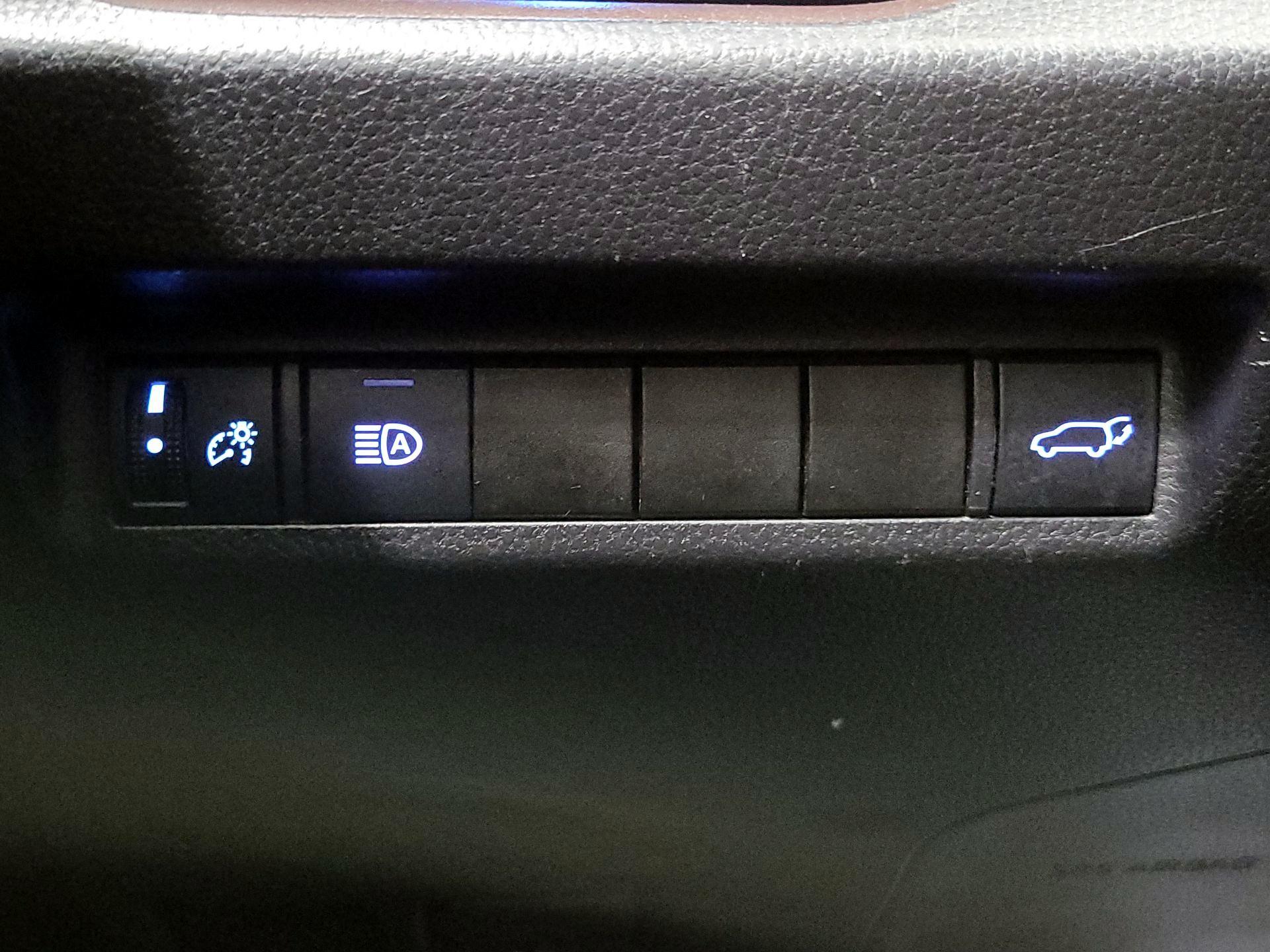 Thumbnail: 2019 Toyota RAV4 - 13