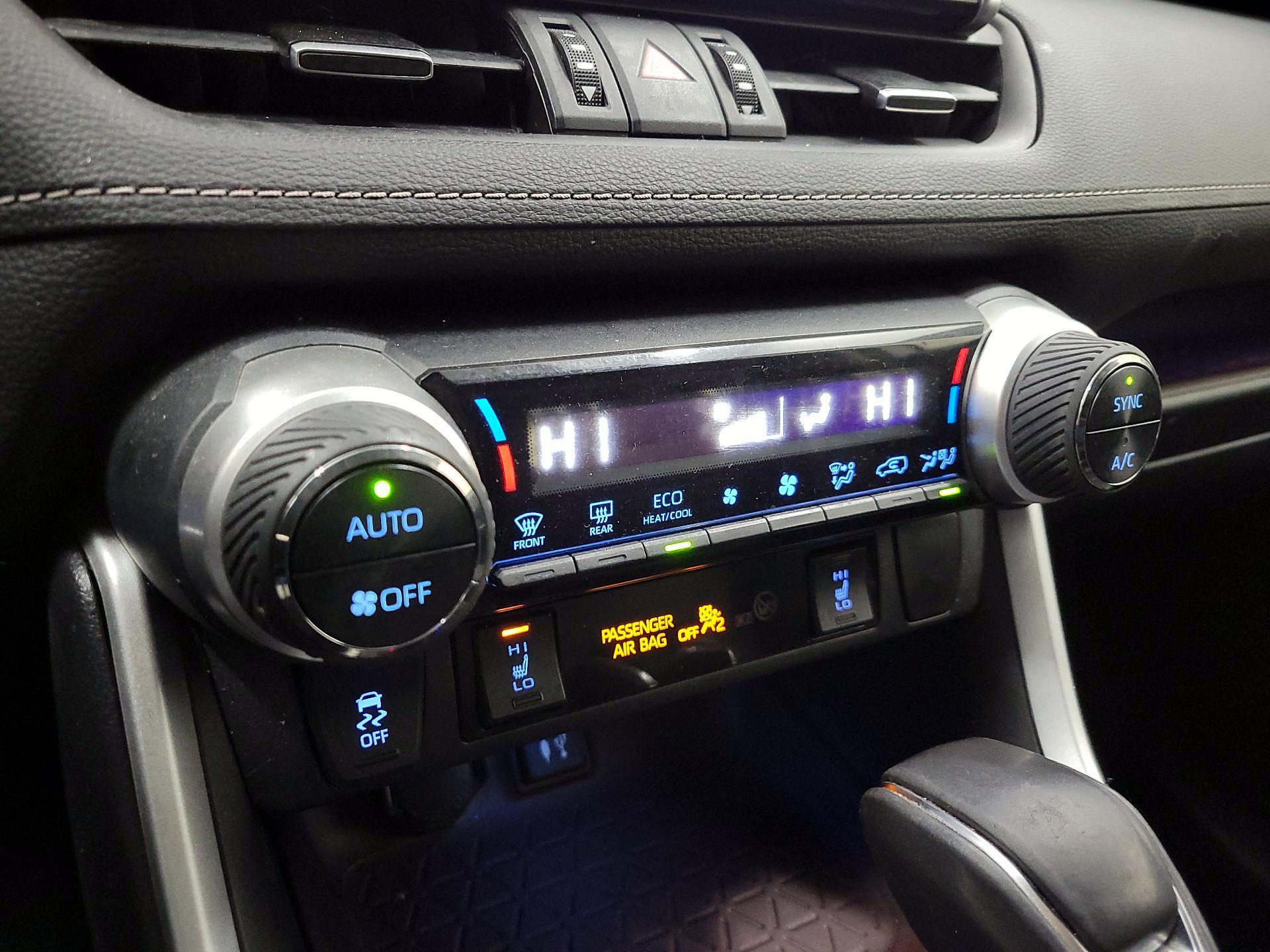 Thumbnail: 2019 Toyota RAV4 - 17