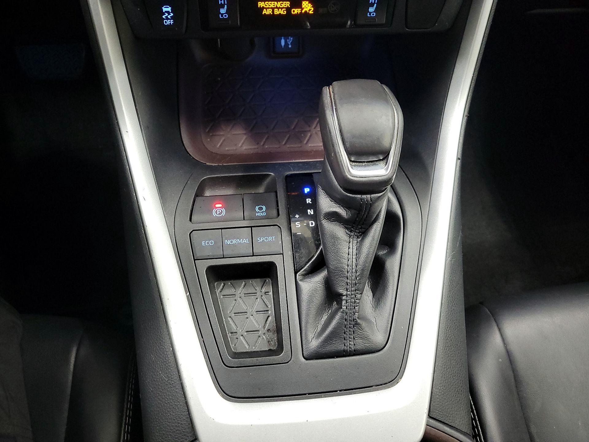 Thumbnail: 2019 Toyota RAV4 - 18