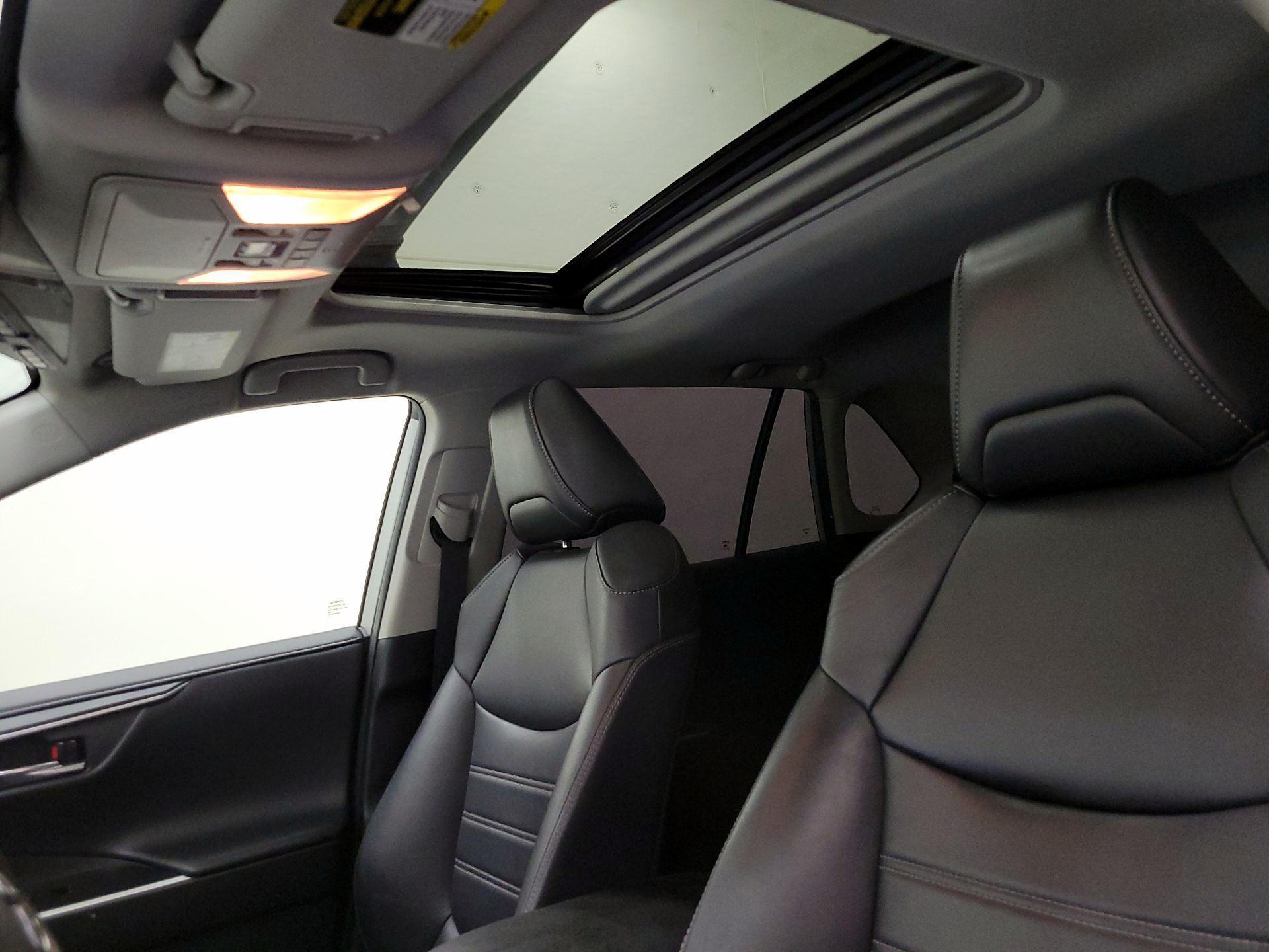 Thumbnail: 2019 Toyota RAV4 - 20