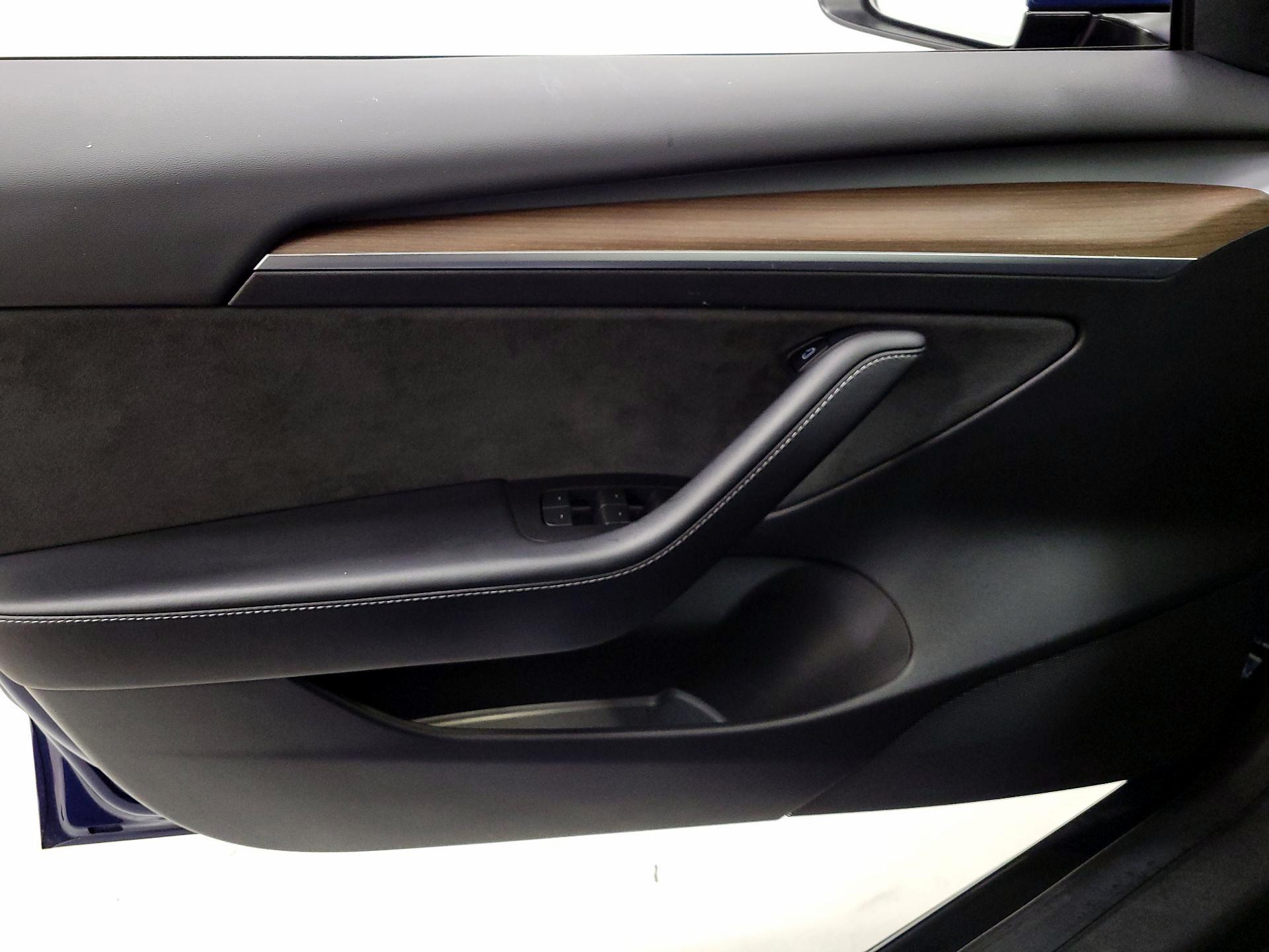 Thumbnail: 2022 Tesla Model 3 - 12