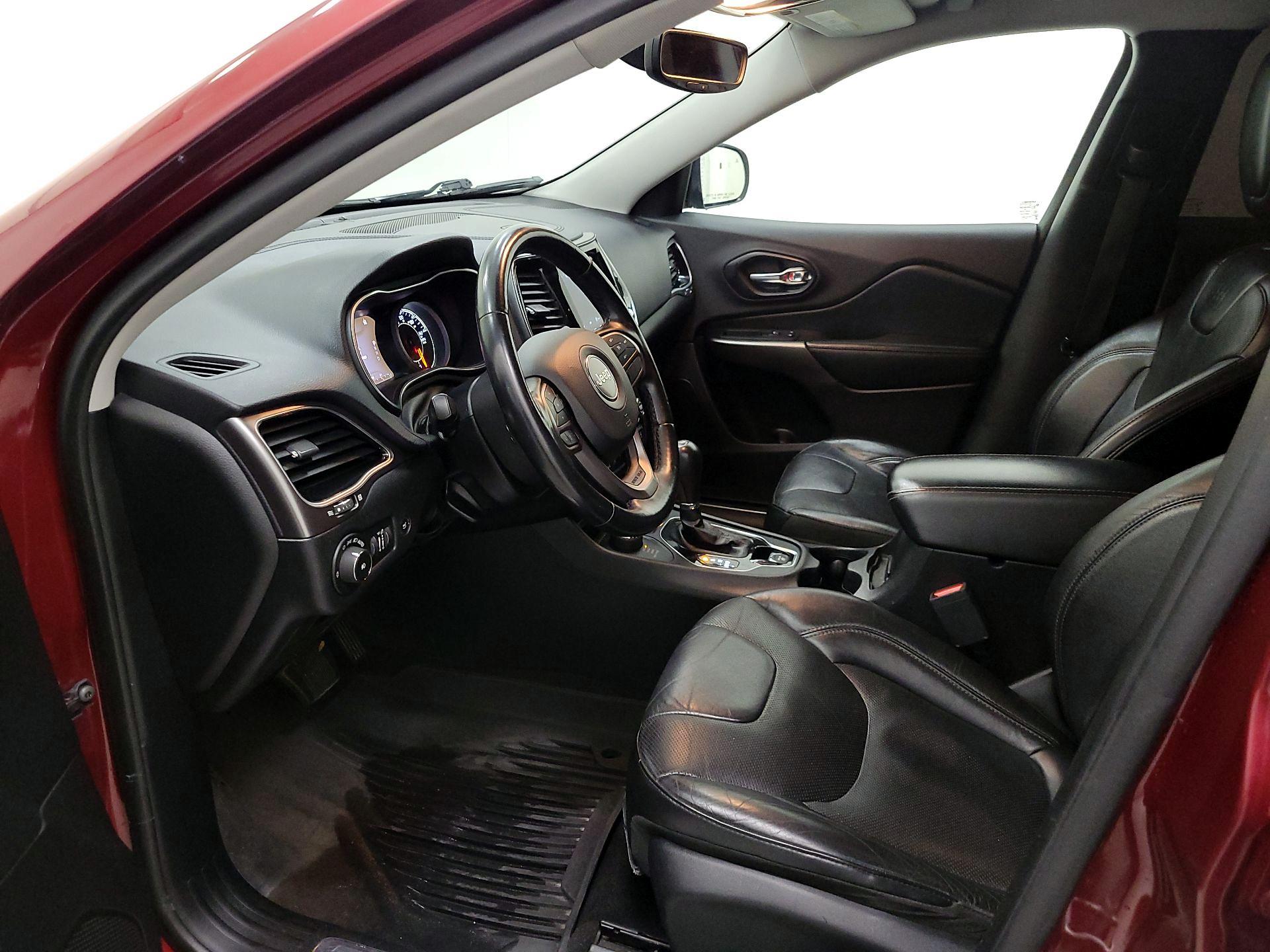 Thumbnail: 2020 Jeep Cherokee - 11