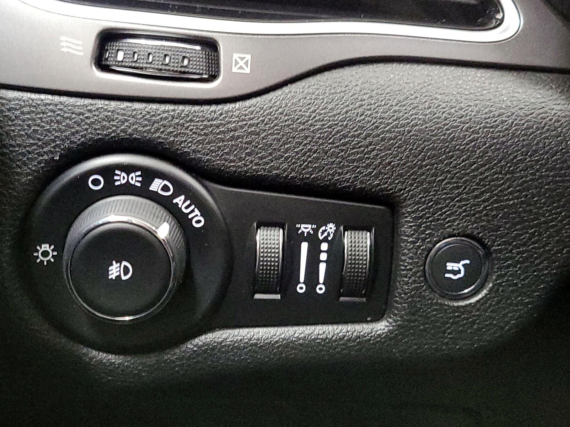 Thumbnail: 2020 Jeep Cherokee - 13