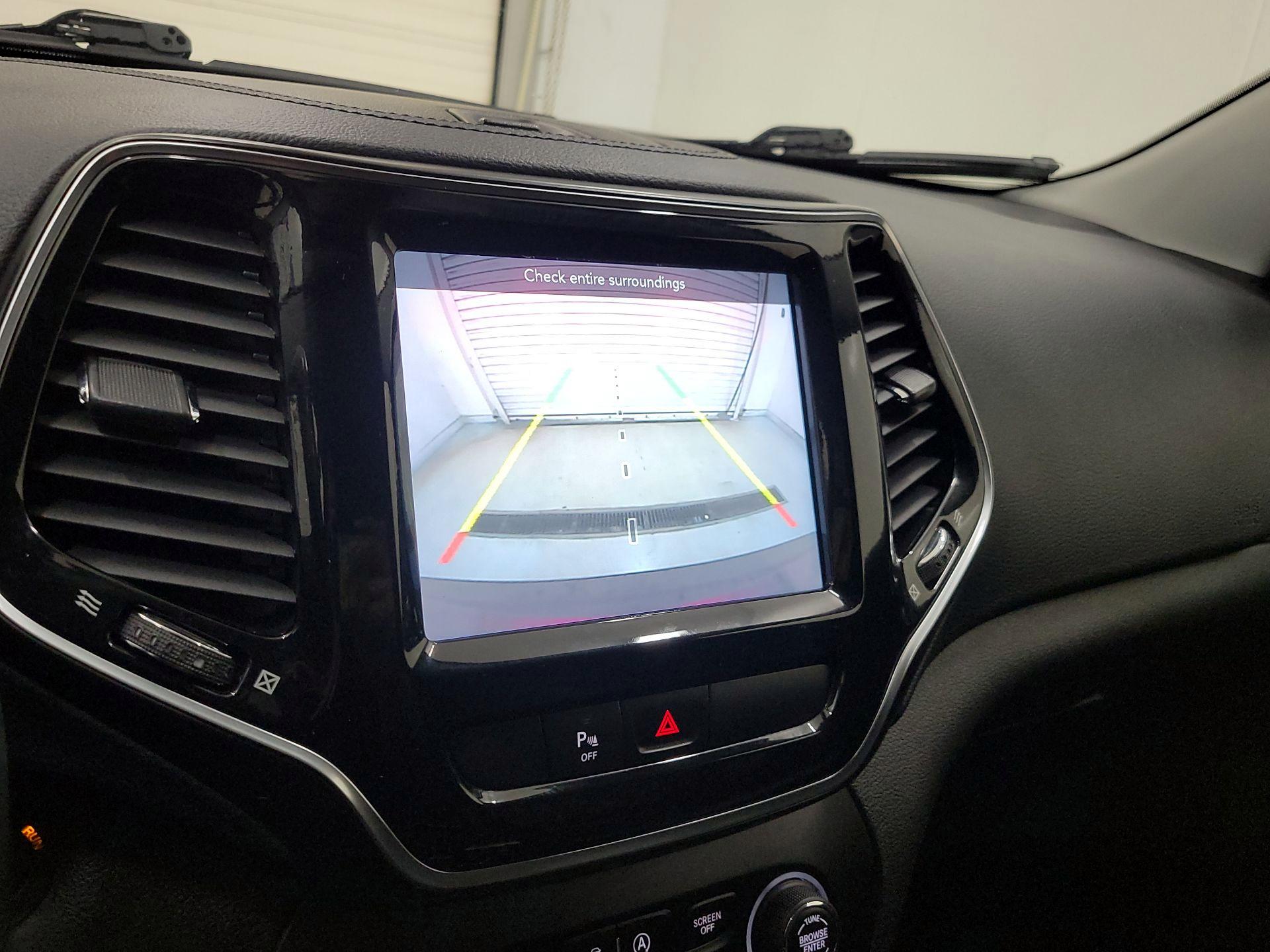 Thumbnail: 2020 Jeep Cherokee - 14