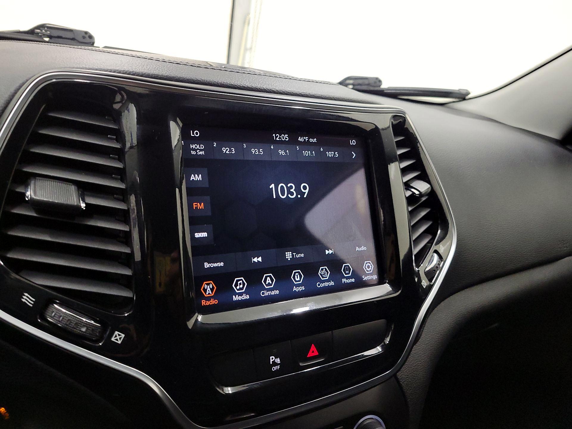 Thumbnail: 2020 Jeep Cherokee - 15