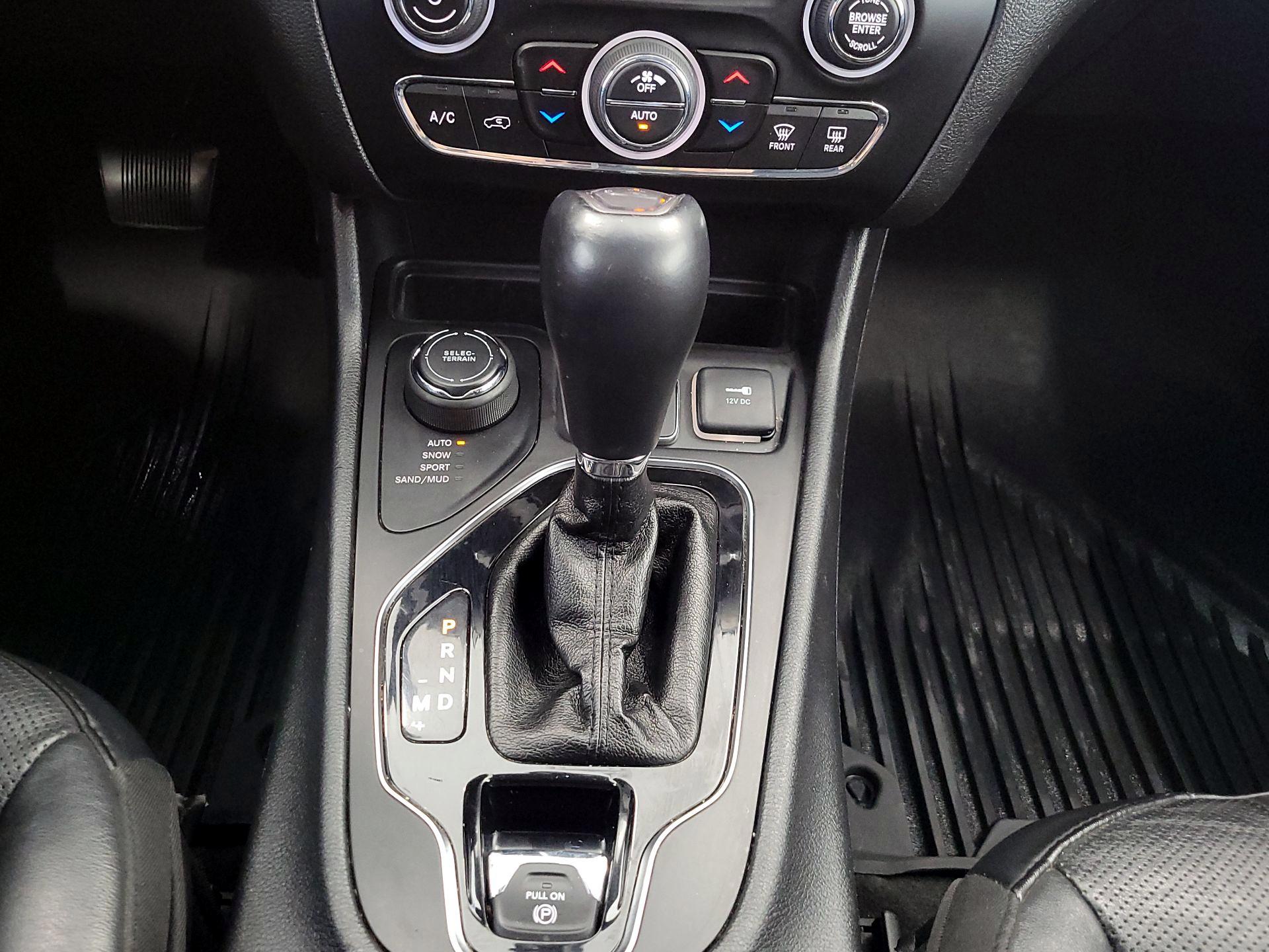 Thumbnail: 2020 Jeep Cherokee - 17