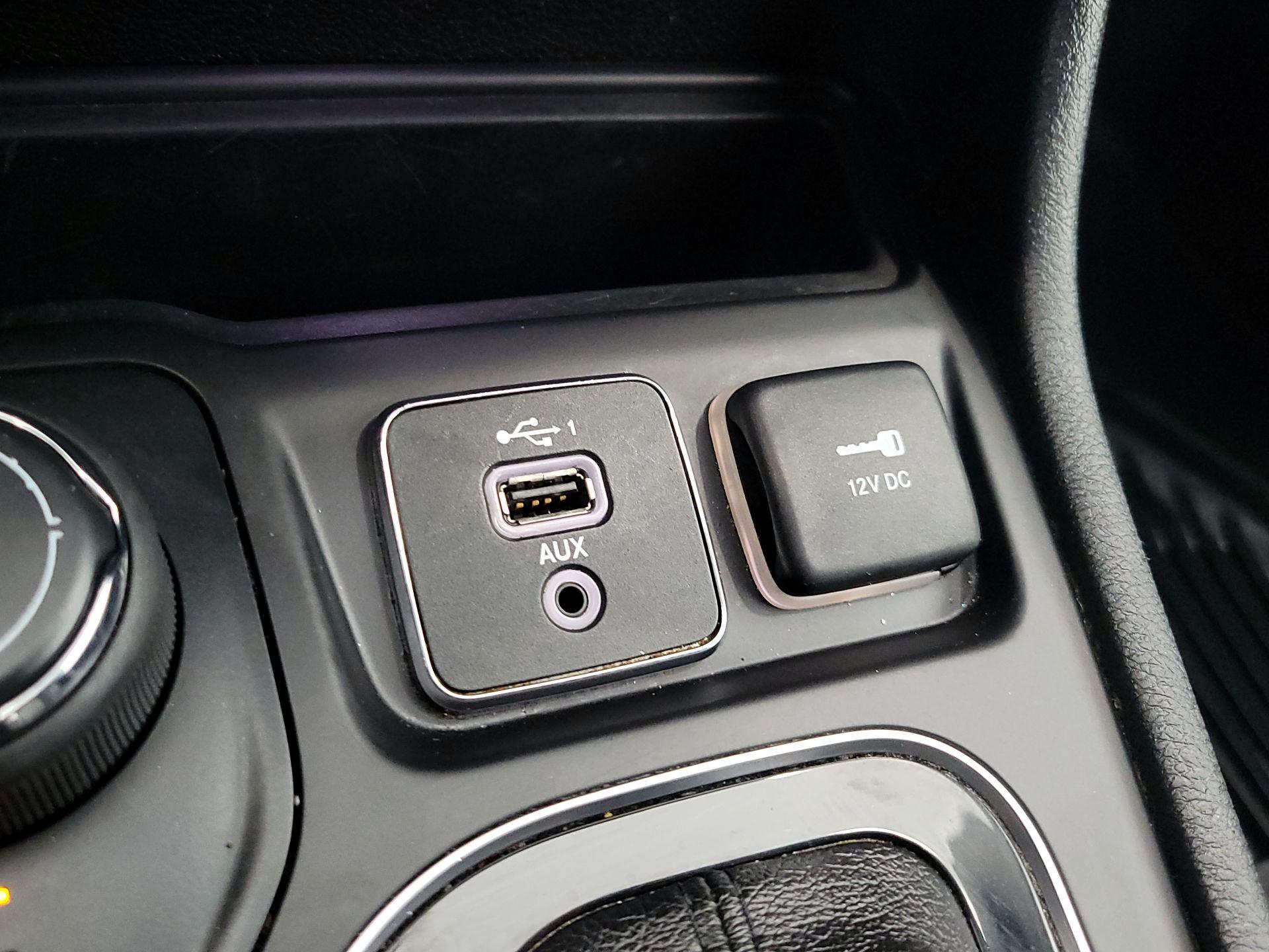 Thumbnail: 2020 Jeep Cherokee - 18