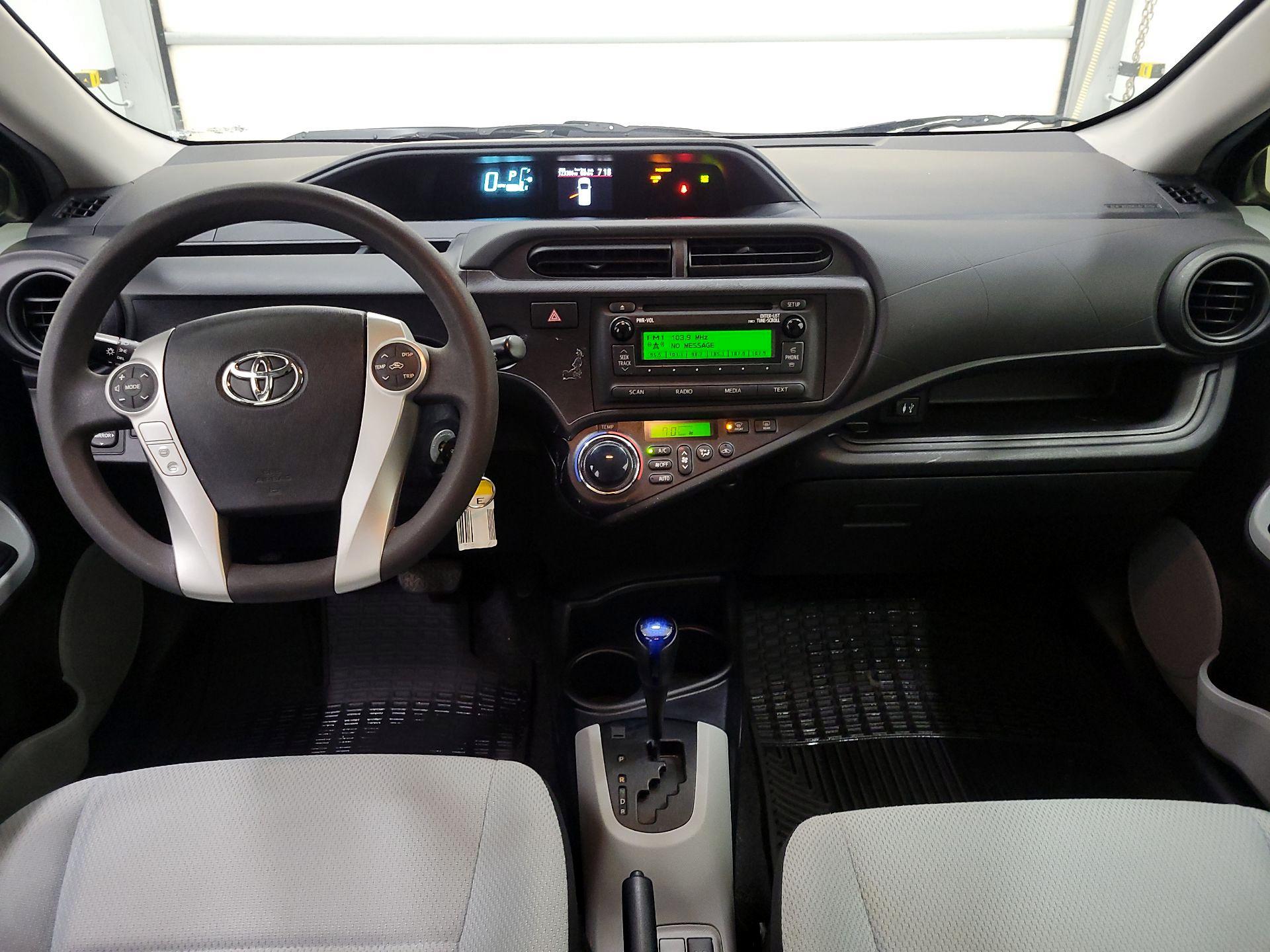 Thumbnail: 2014 Toyota Prius c - 9