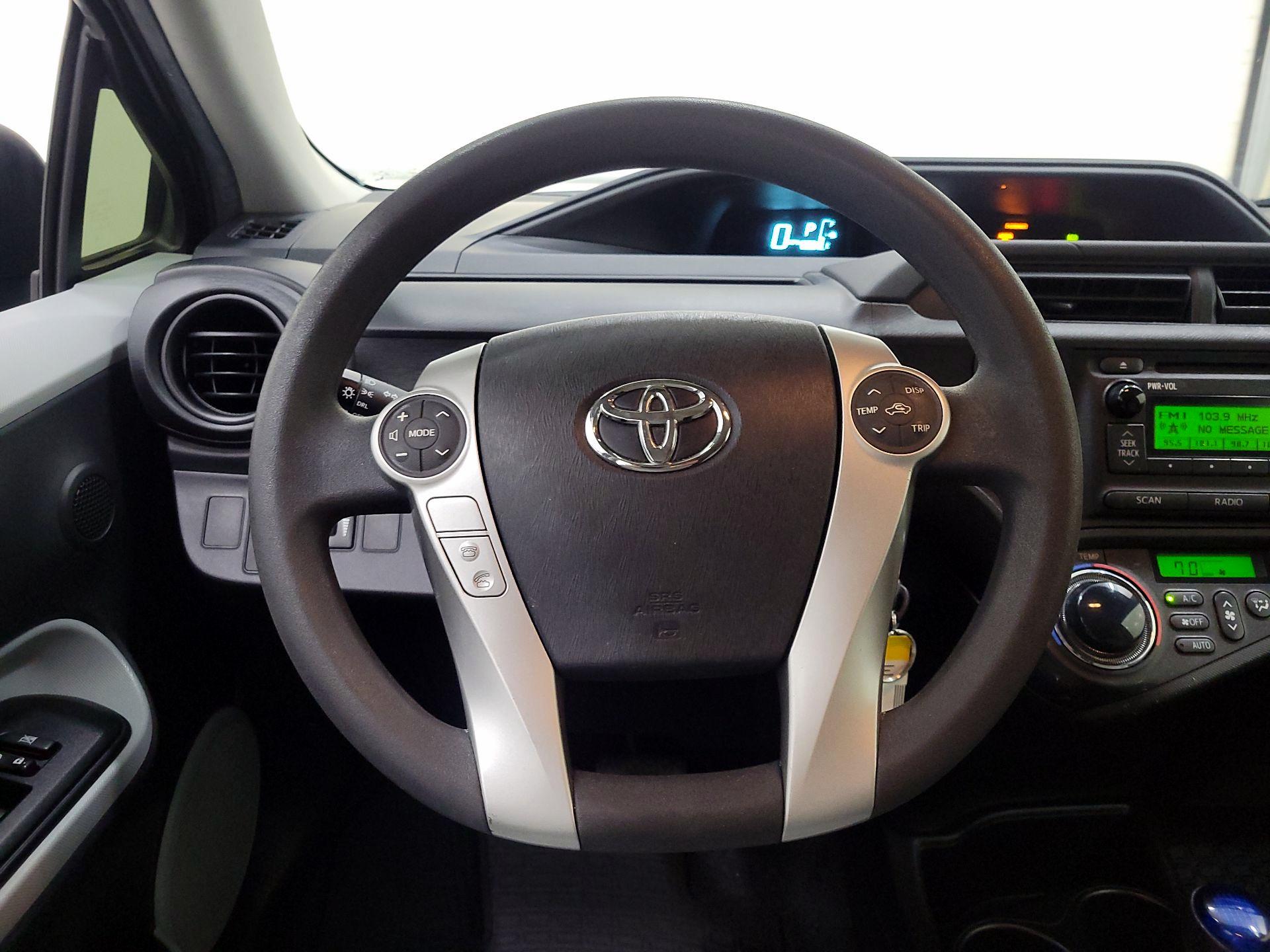 Thumbnail: 2014 Toyota Prius c - 10