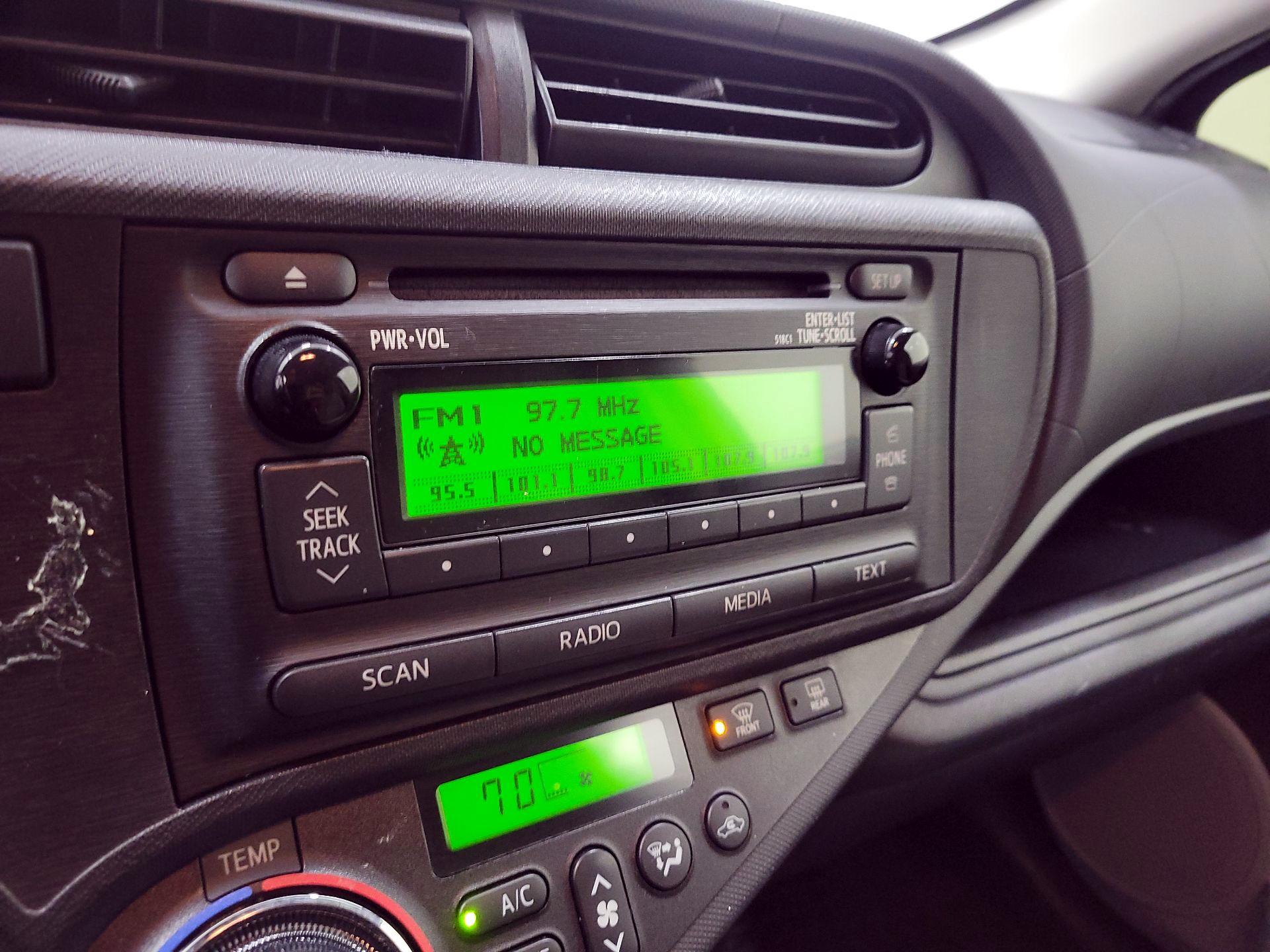 Thumbnail: 2014 Toyota Prius c - 14