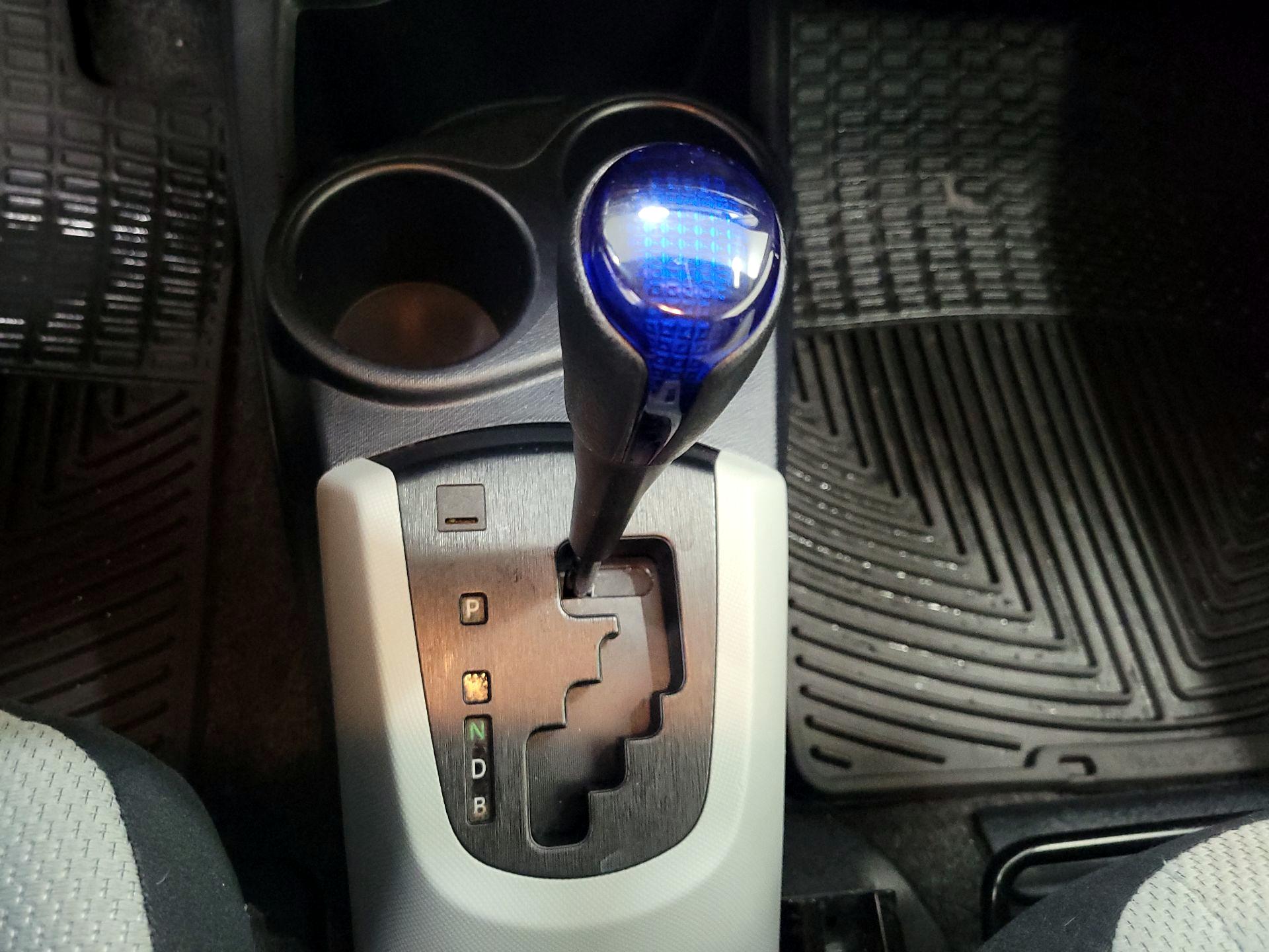 Thumbnail: 2014 Toyota Prius c - 16