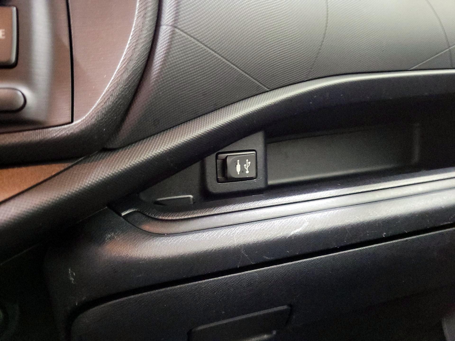 Thumbnail: 2014 Toyota Prius c - 17