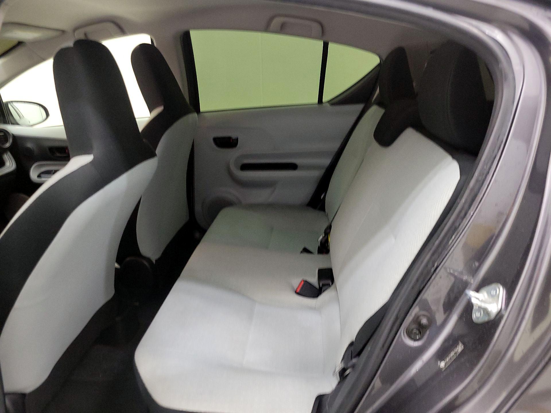 Thumbnail: 2014 Toyota Prius c - 18