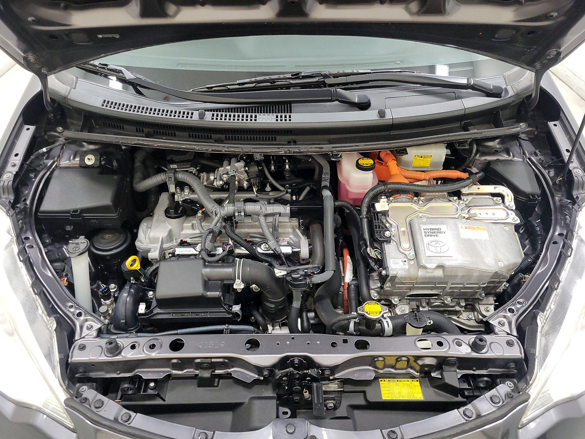 Thumbnail: 2014 Toyota Prius c - 20