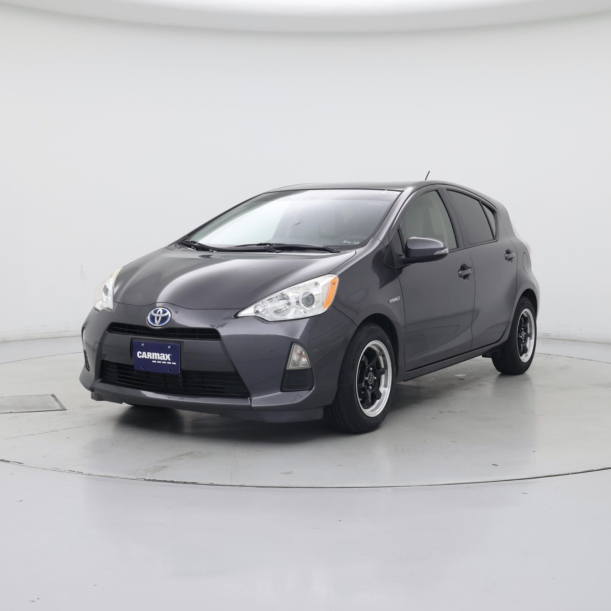 Thumbnail: 2014 Toyota Prius c - 4