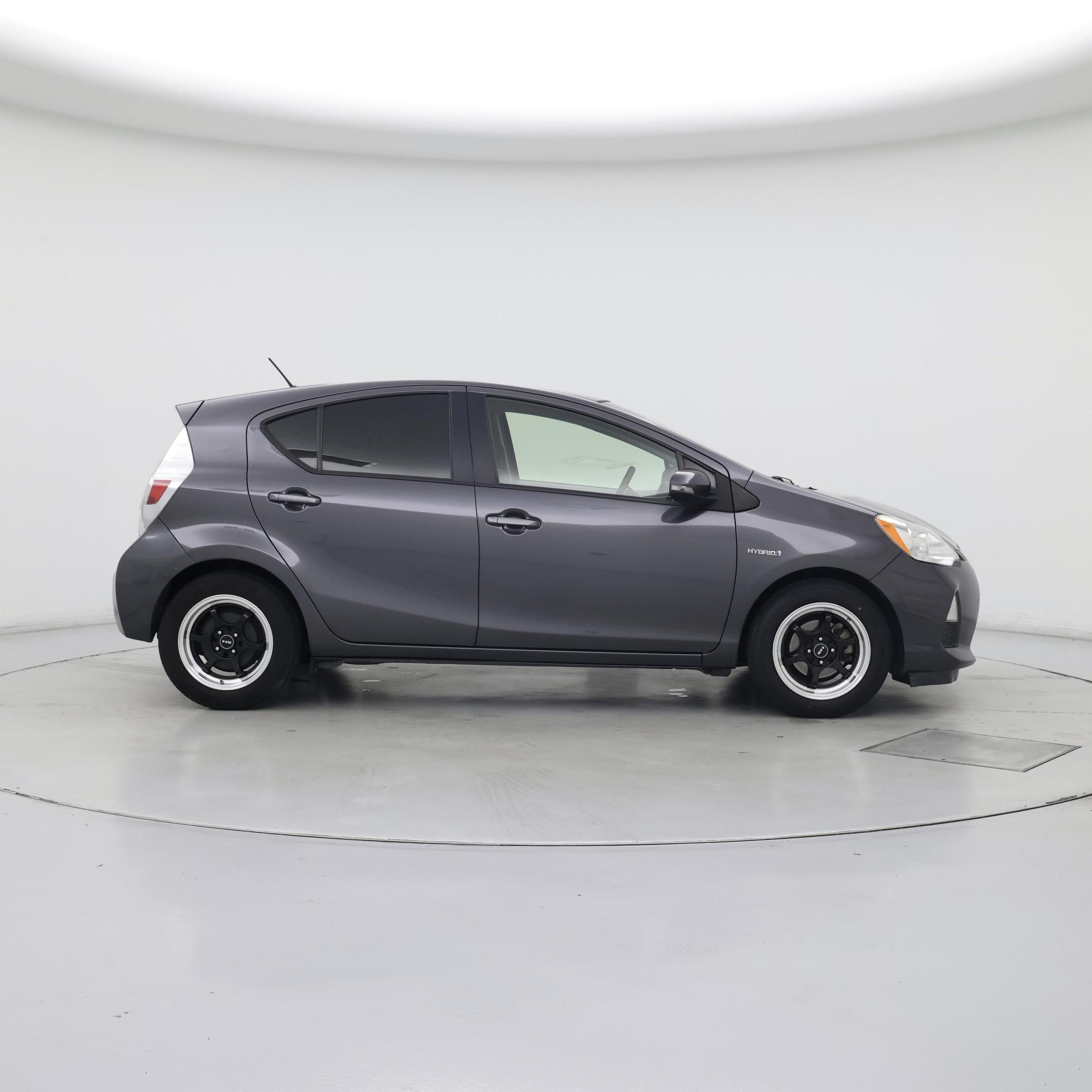 Thumbnail: 2014 Toyota Prius c - 7