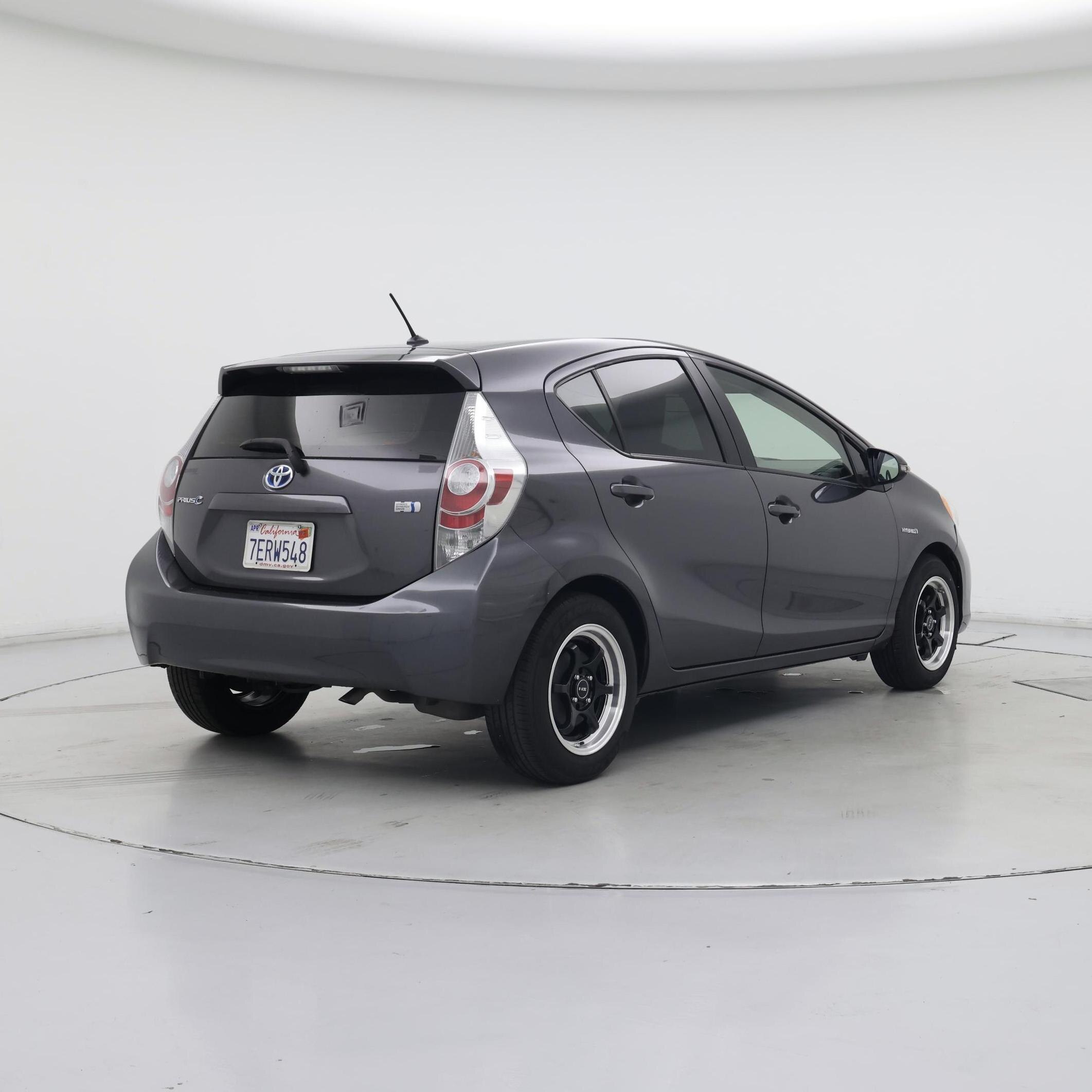 Thumbnail: 2014 Toyota Prius c - 8