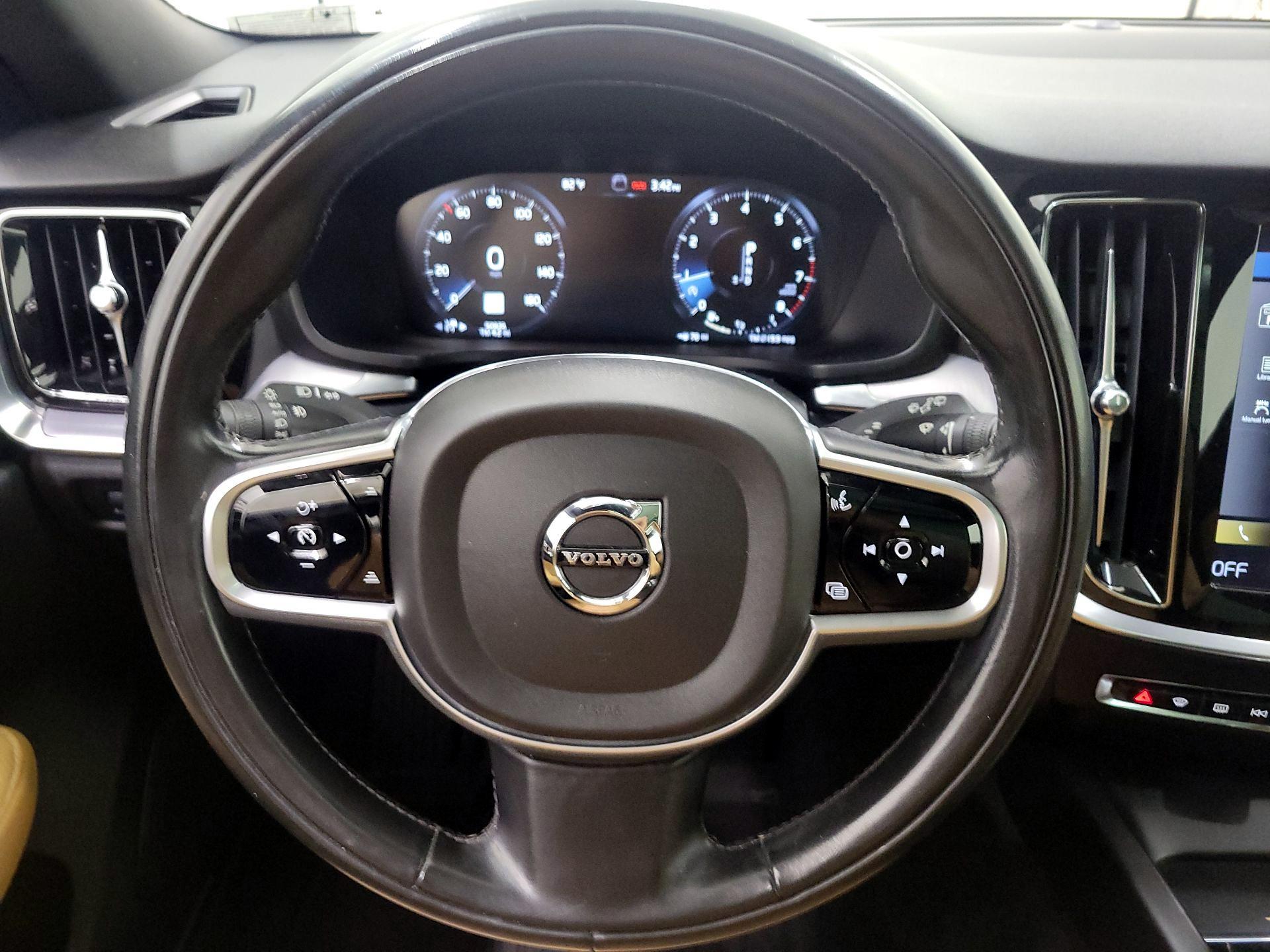 Thumbnail: 2020 Volvo S60 - 10