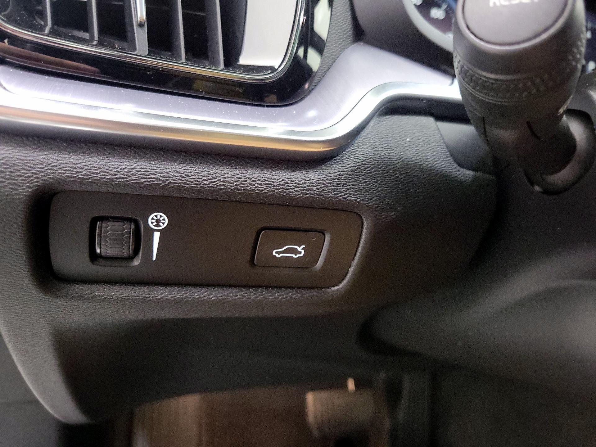 Thumbnail: 2020 Volvo S60 - 13