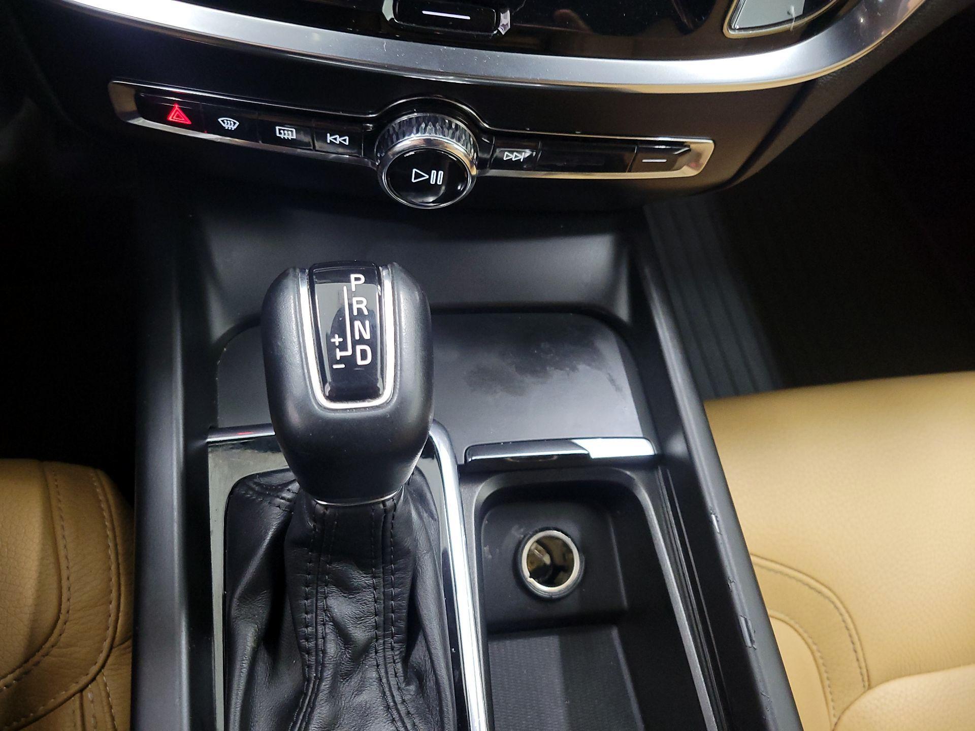 Thumbnail: 2020 Volvo S60 - 17