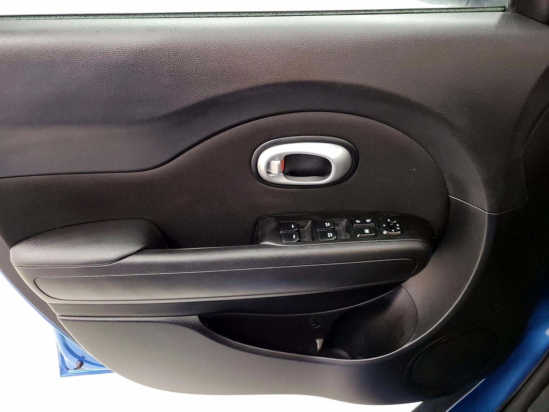 Thumbnail: 2016 Kia Soul - 12