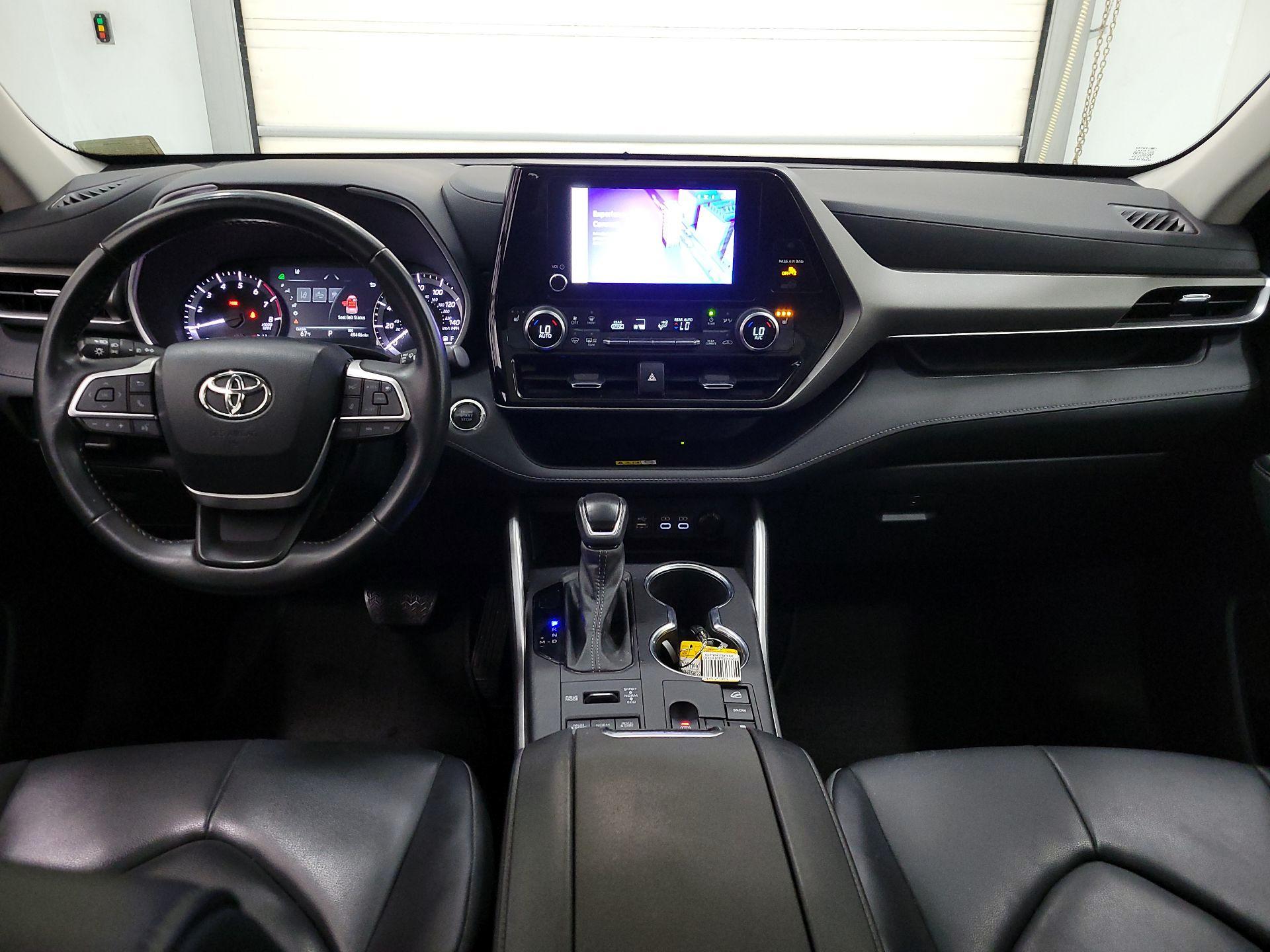 Thumbnail: 2023 Toyota Highlander - 9