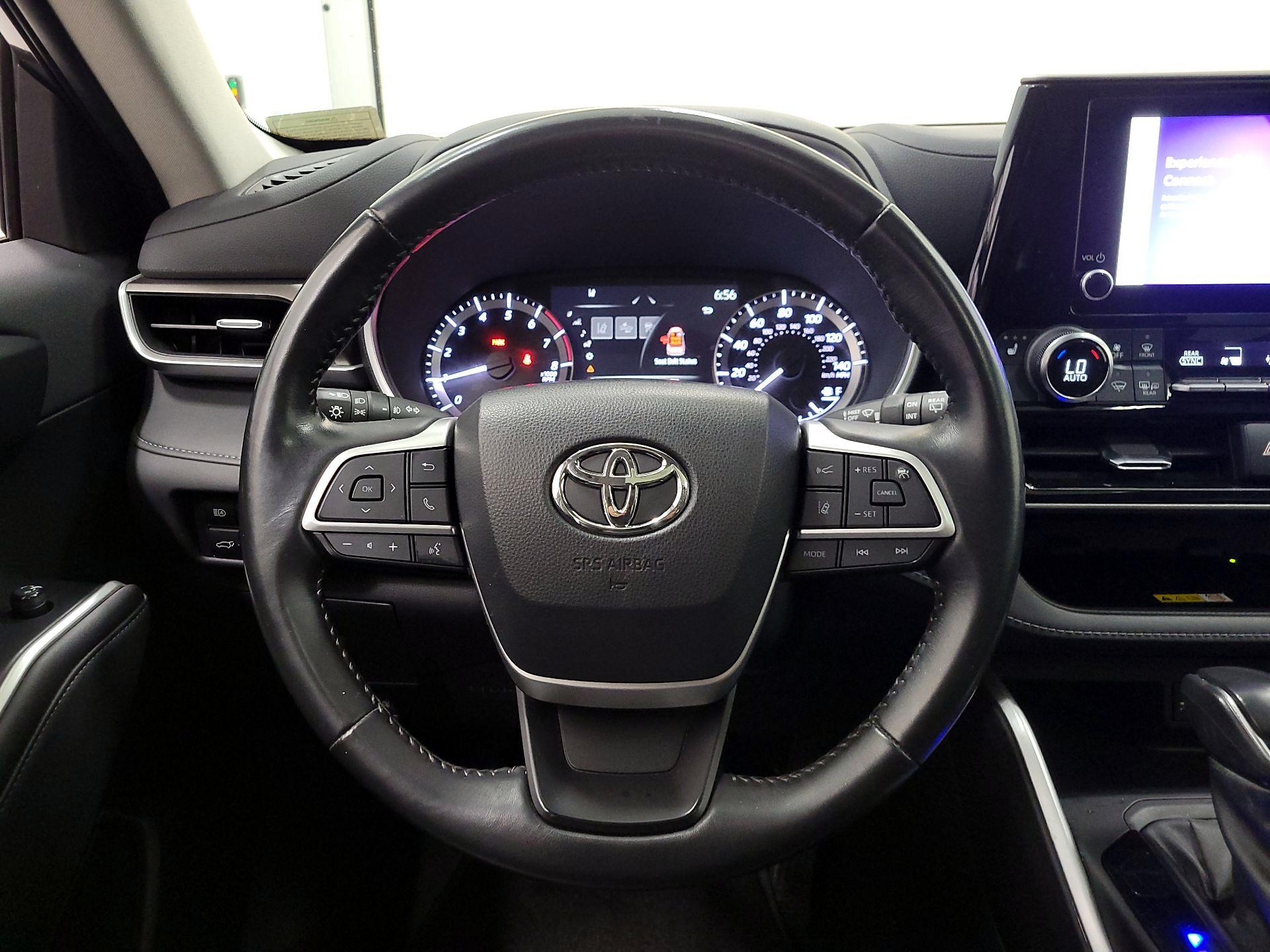 Thumbnail: 2023 Toyota Highlander - 10