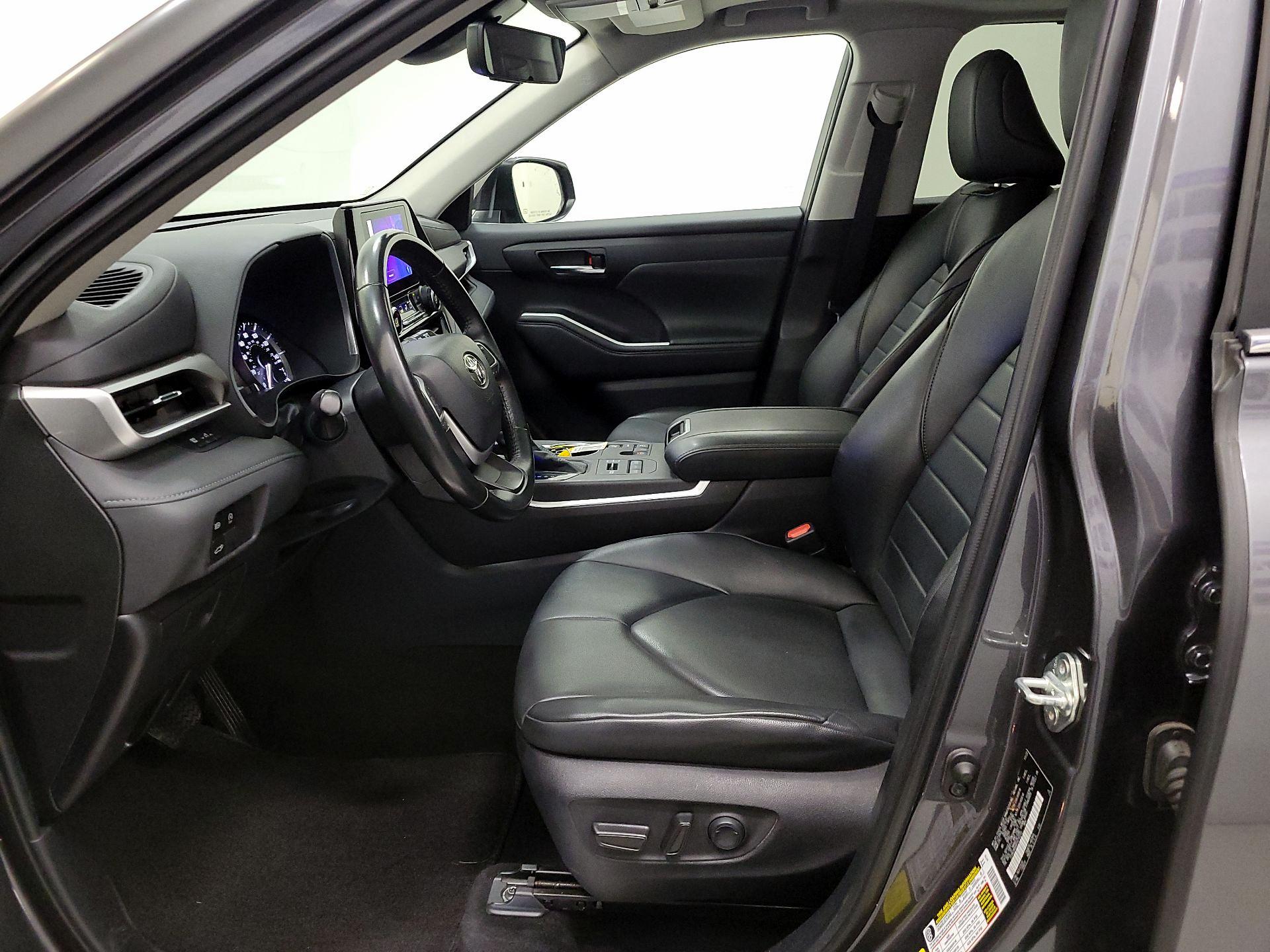 Thumbnail: 2023 Toyota Highlander - 11