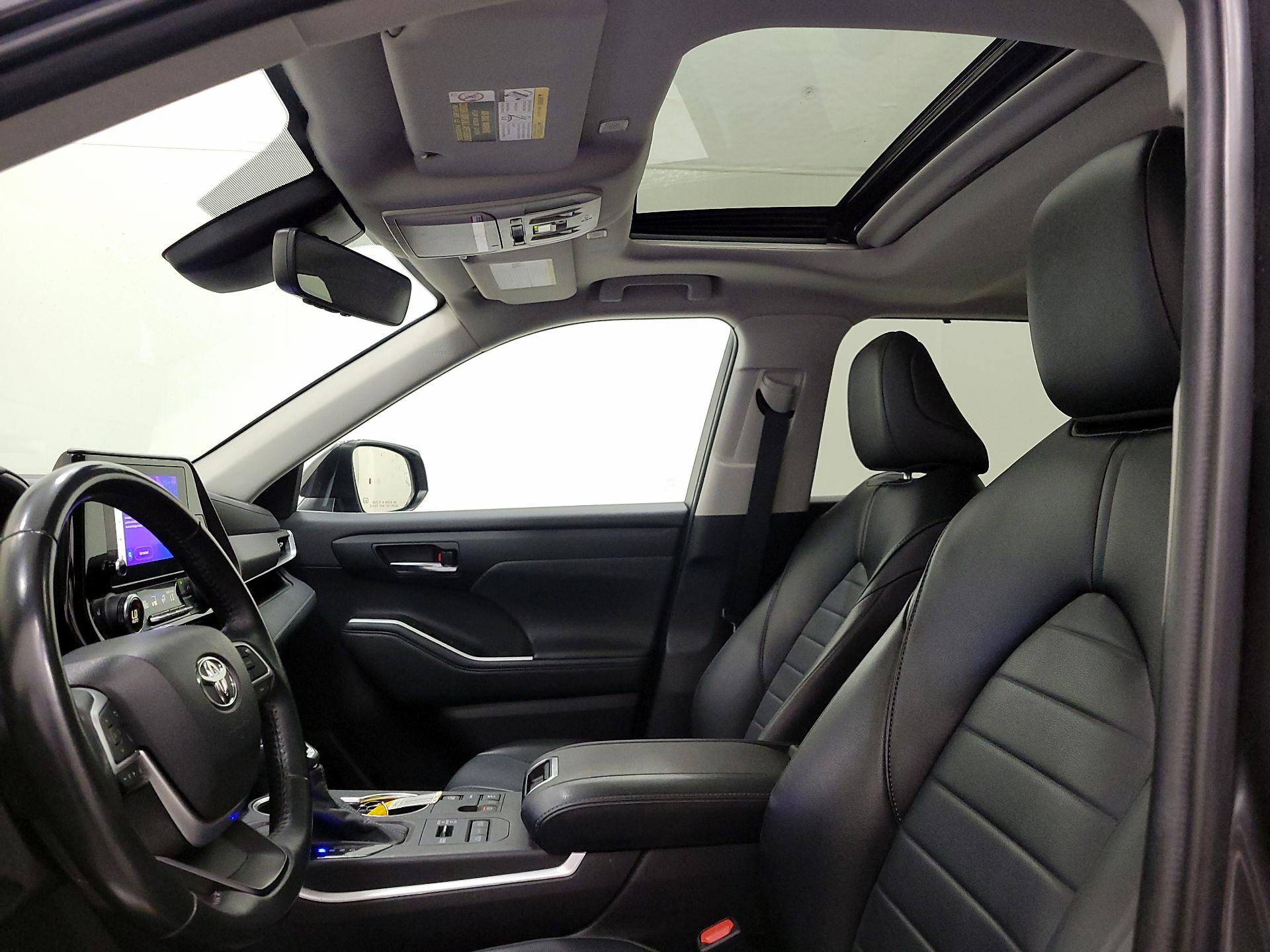 Thumbnail: 2023 Toyota Highlander - 19