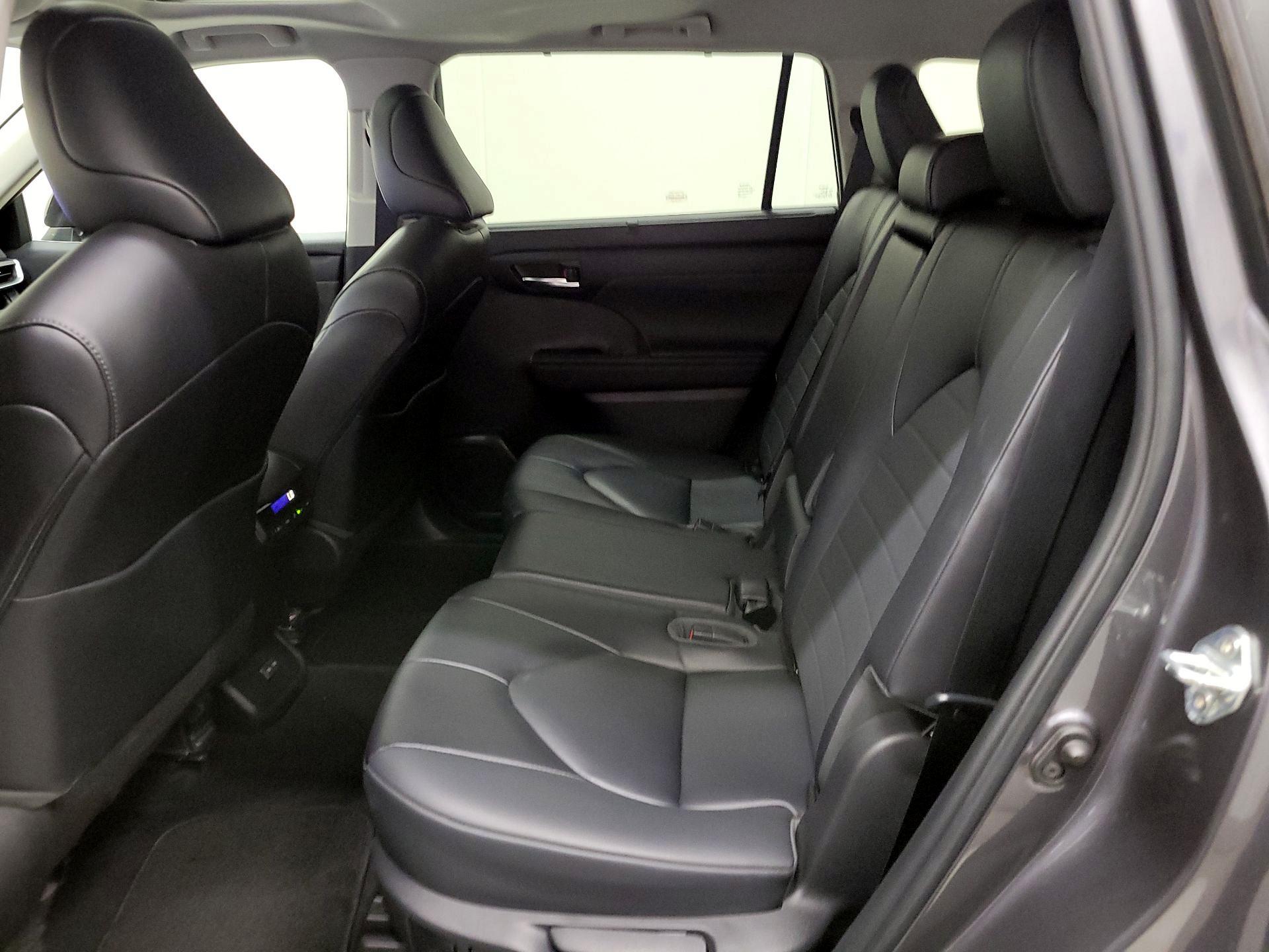 Thumbnail: 2023 Toyota Highlander - 20