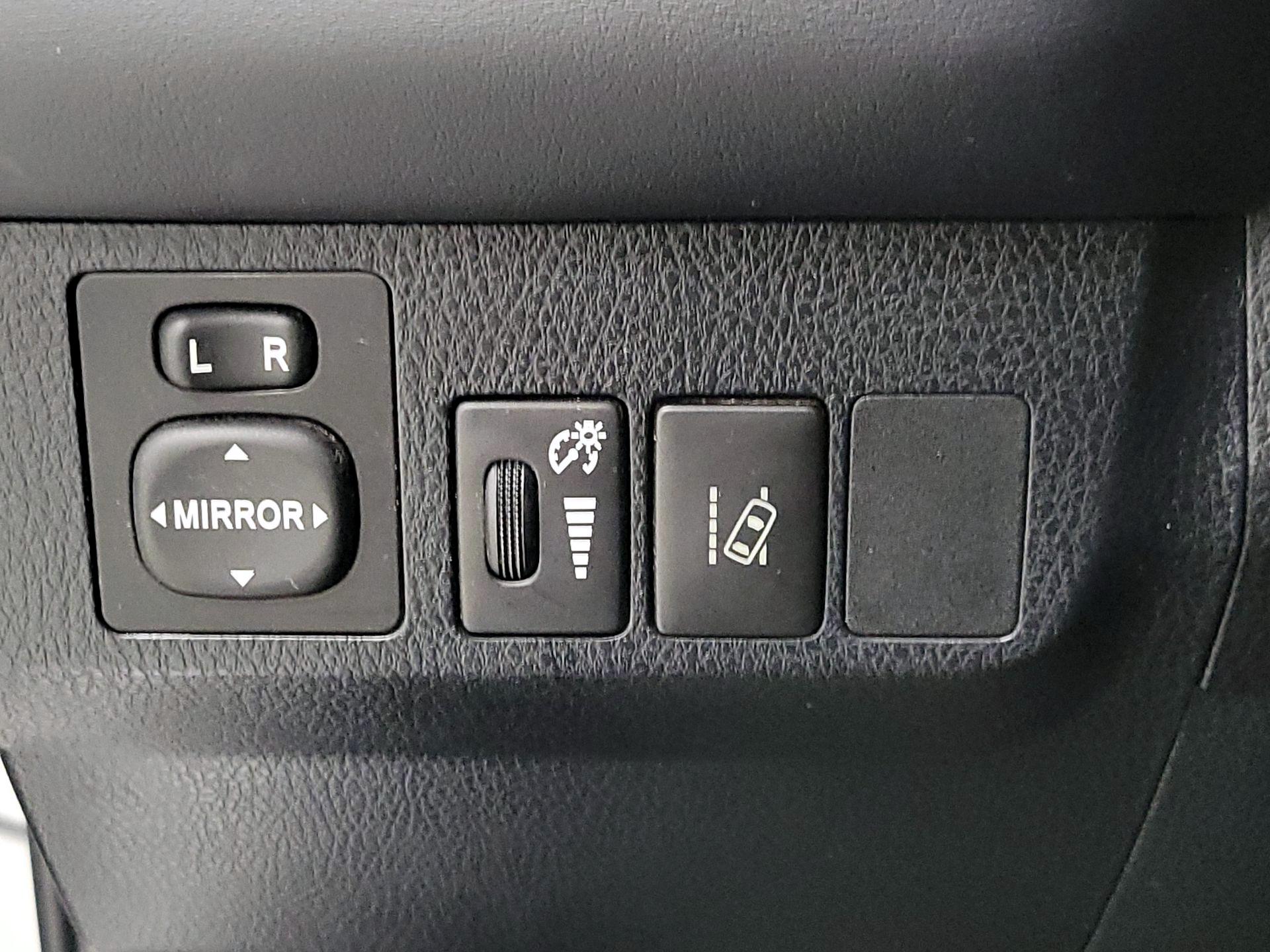 Thumbnail: 2018 Toyota RAV4 - 13