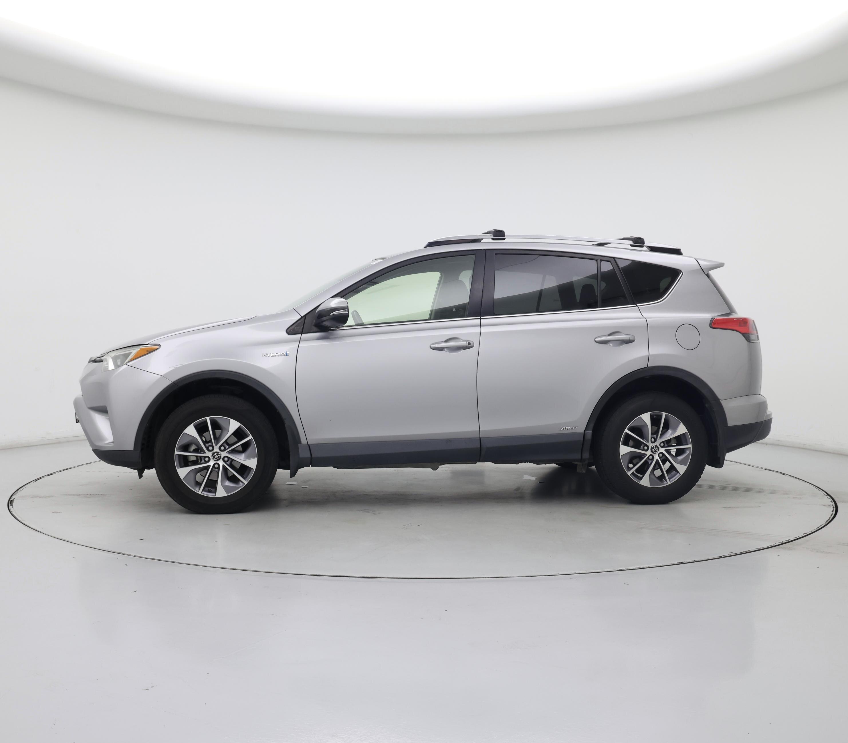 Thumbnail: 2018 Toyota RAV4 - 3