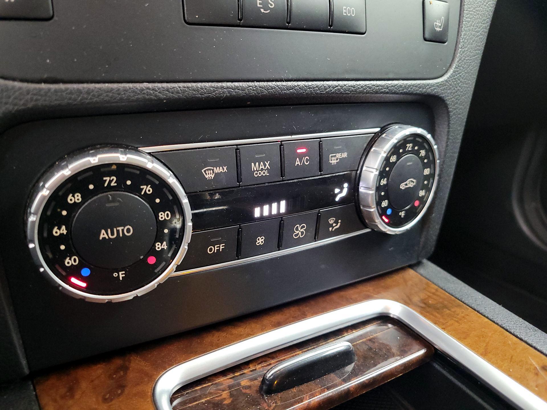 Thumbnail: 2015 Mercedes-Benz GLK - 17