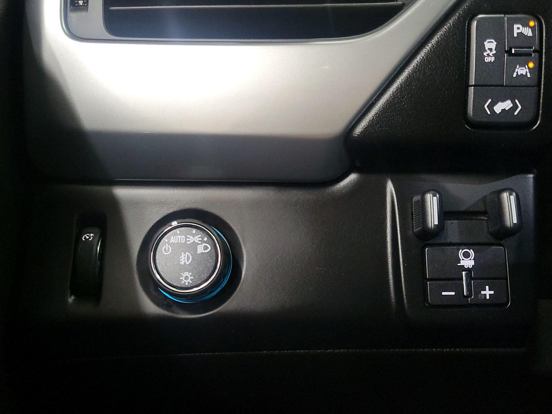 Thumbnail: 2018 Chevrolet Tahoe - 13