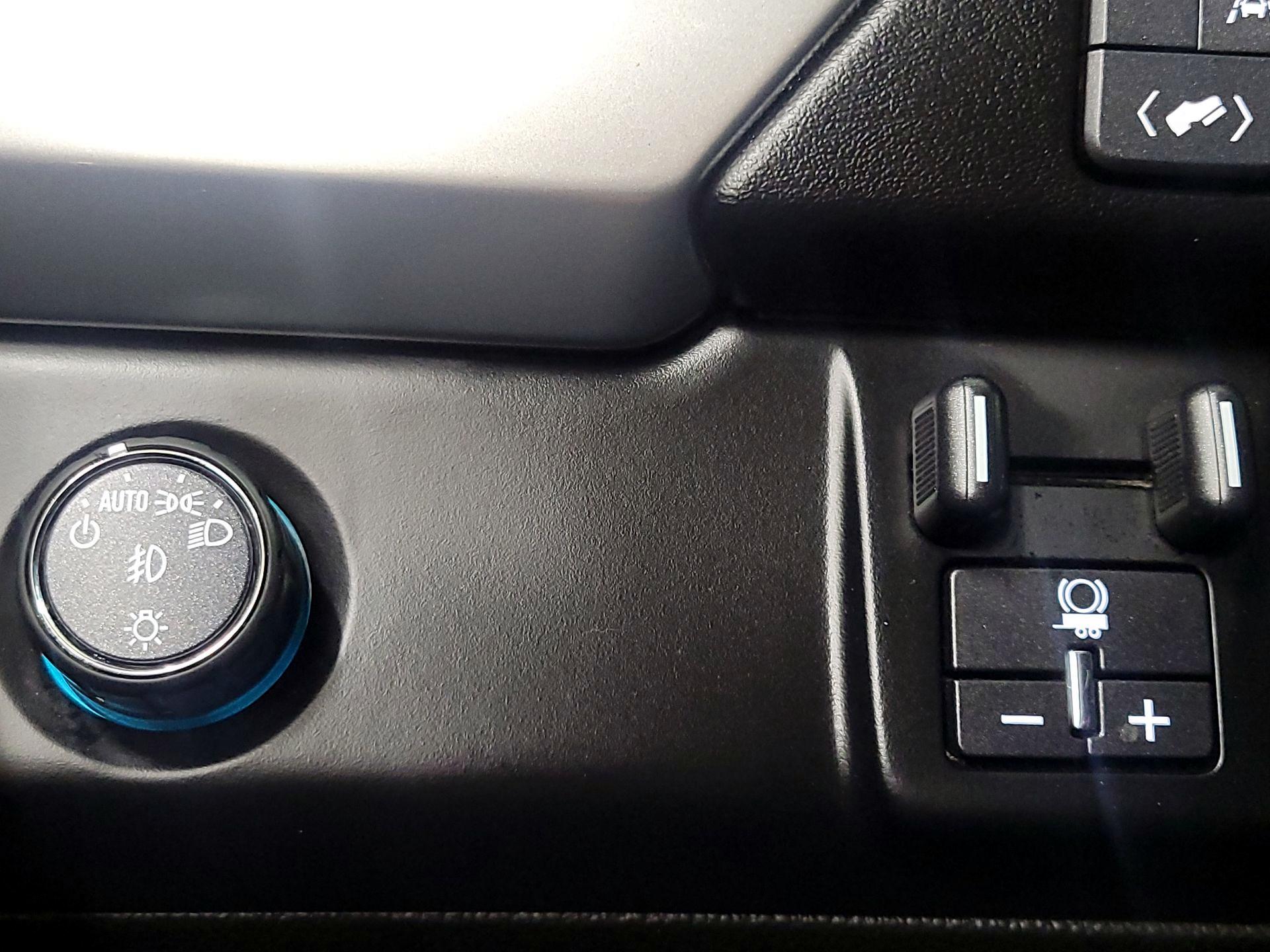 Thumbnail: 2018 Chevrolet Tahoe - 14