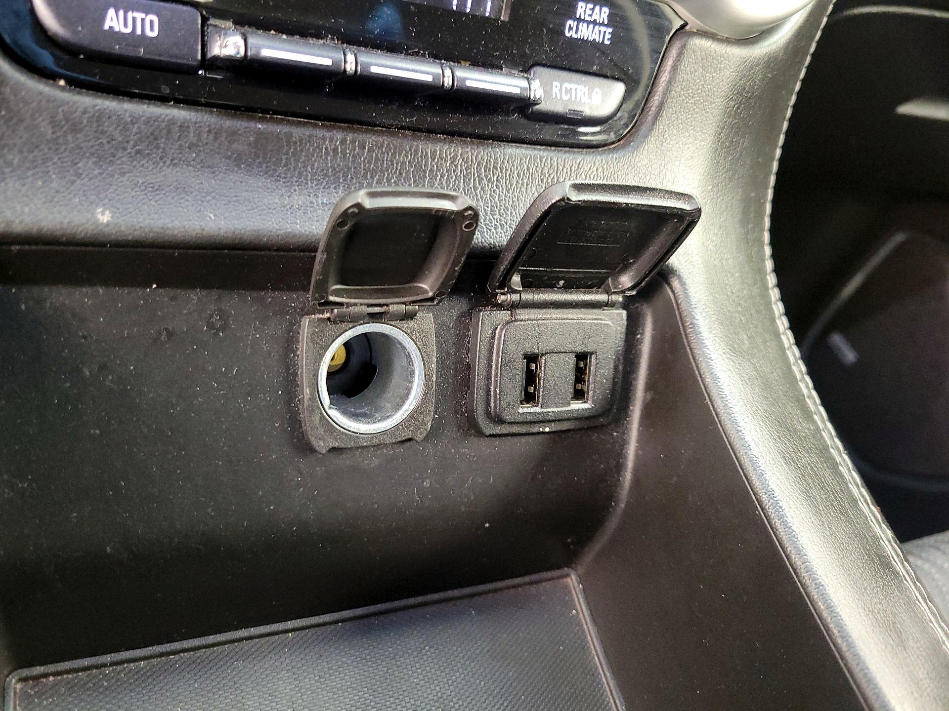 Thumbnail: 2020 GMC Yukon XL - 18