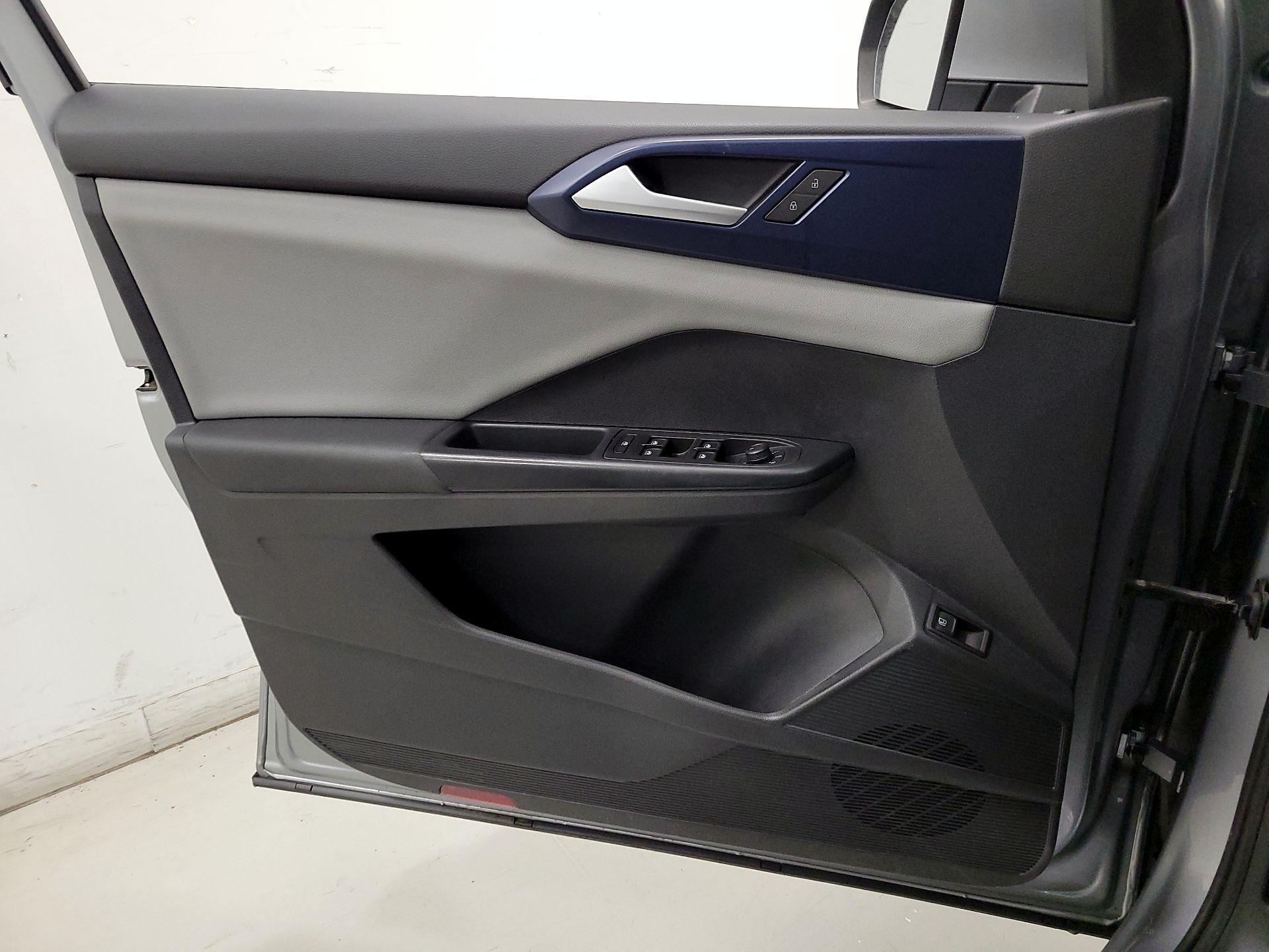 Thumbnail: 2022 Volkswagen Taos - 12