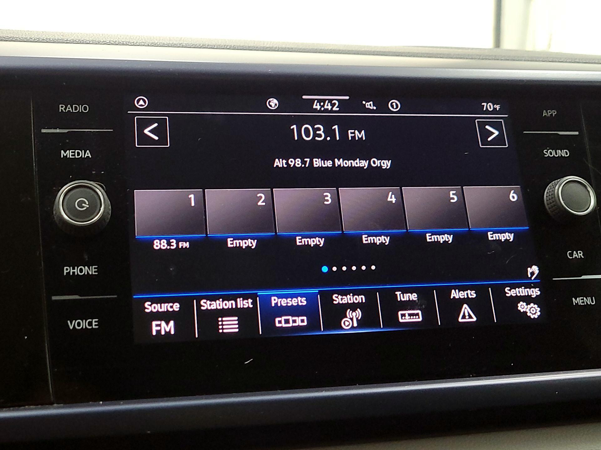 Thumbnail: 2022 Volkswagen Taos - 15