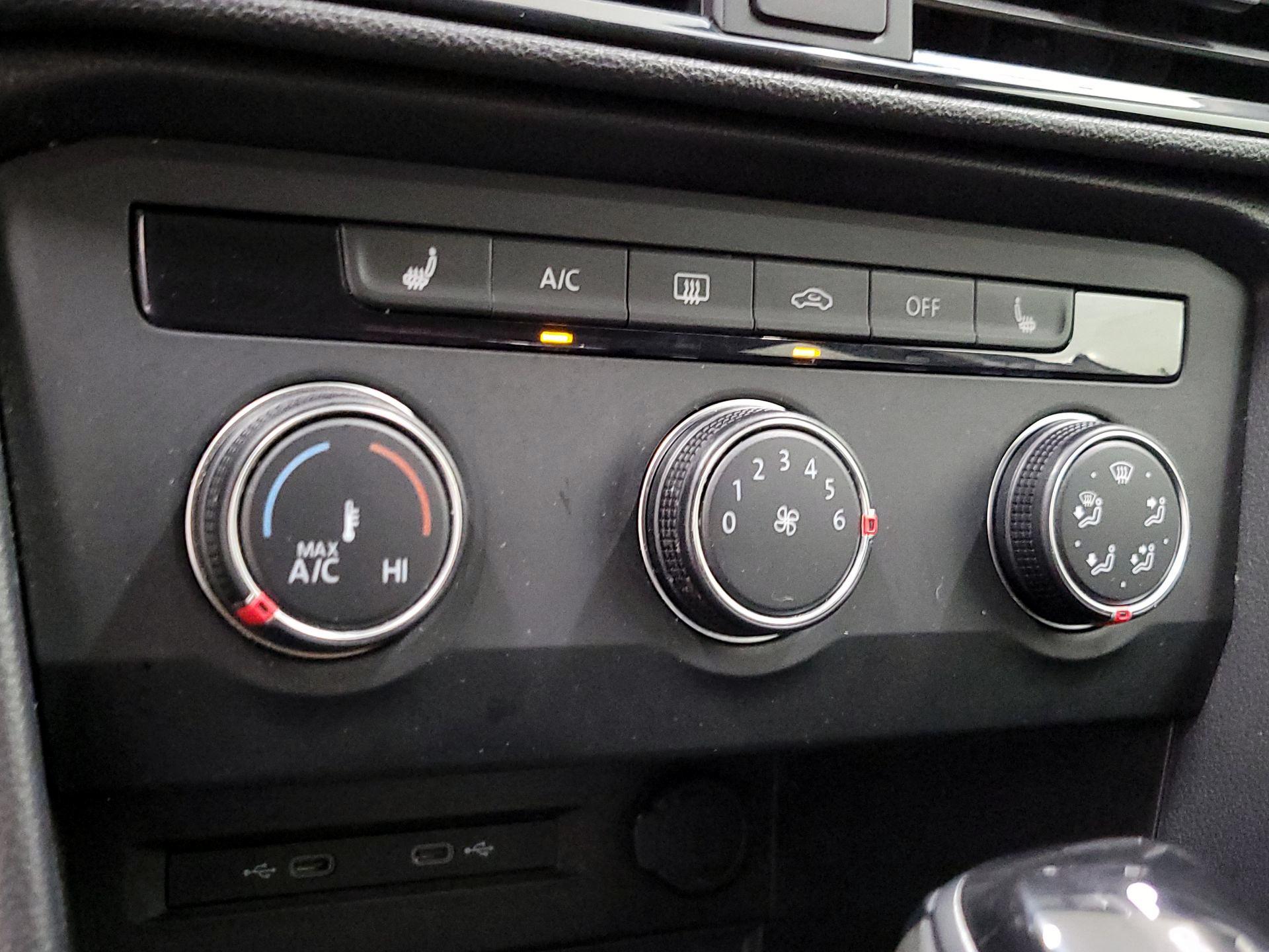 Thumbnail: 2022 Volkswagen Taos - 16