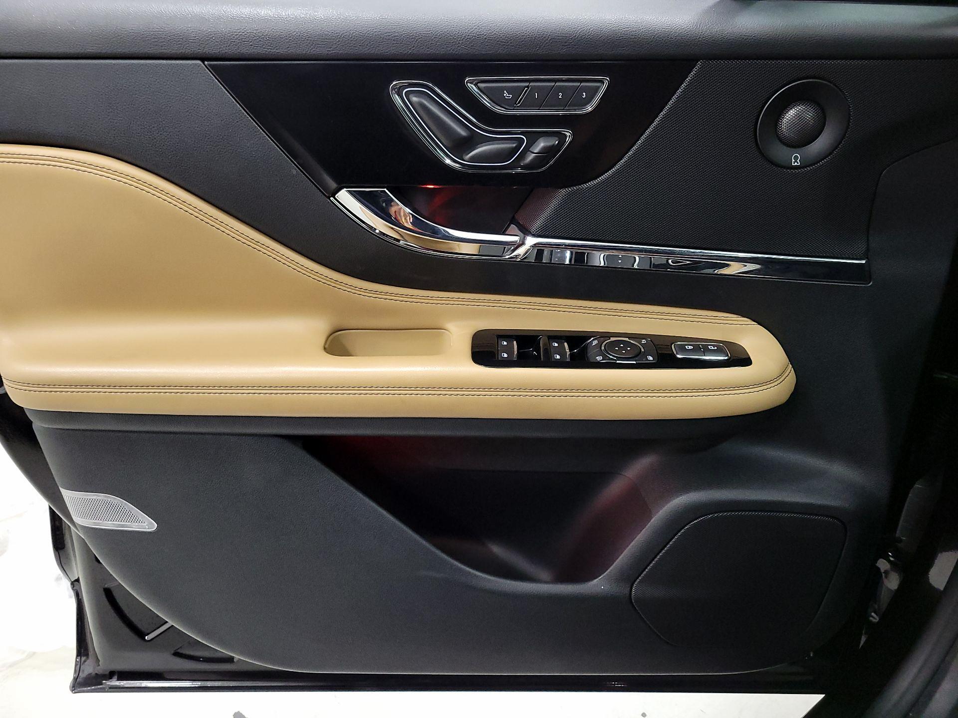 Thumbnail: 2021 Lincoln Corsair - 12