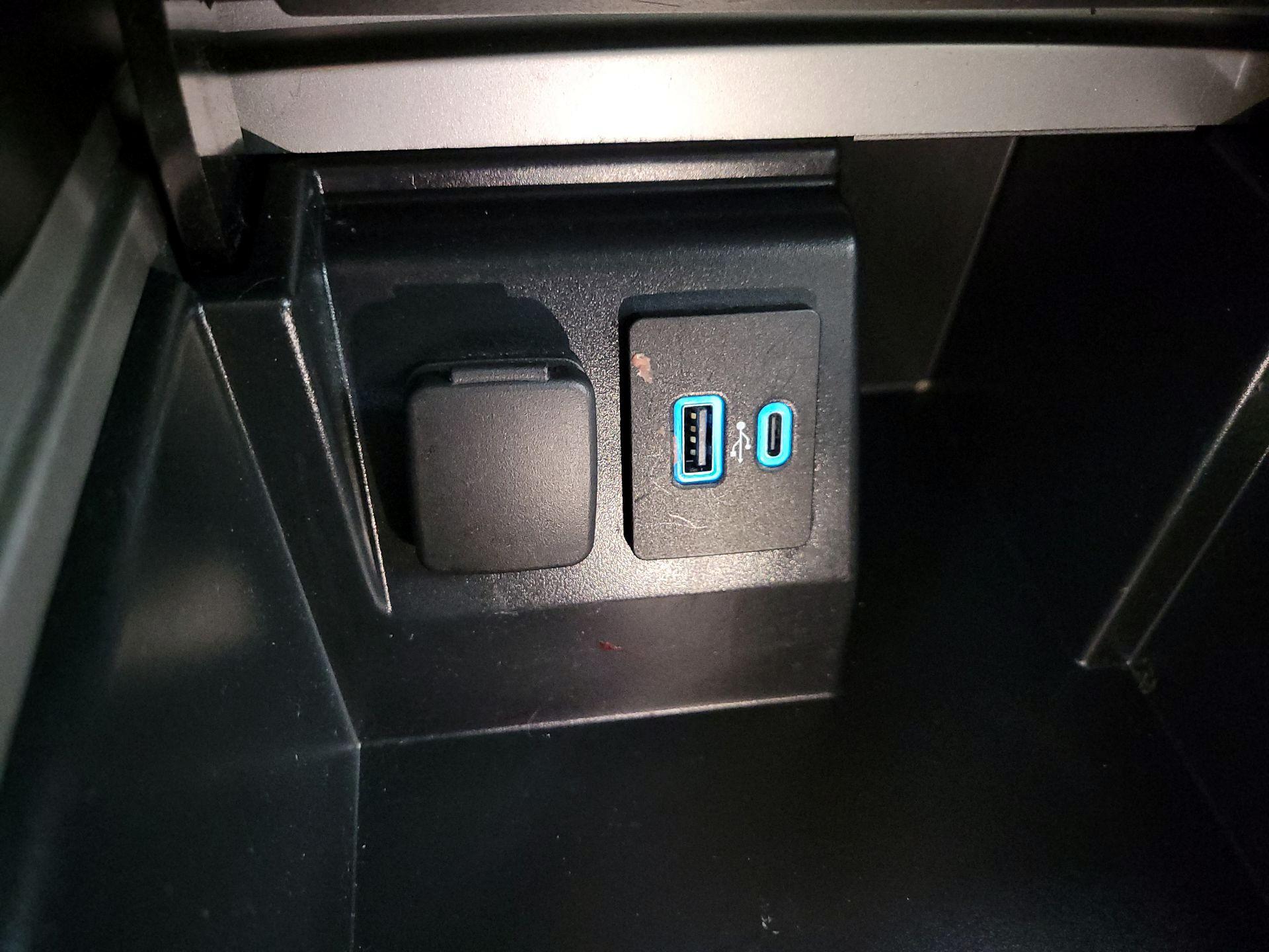 Thumbnail: 2022 Ford Explorer - 19