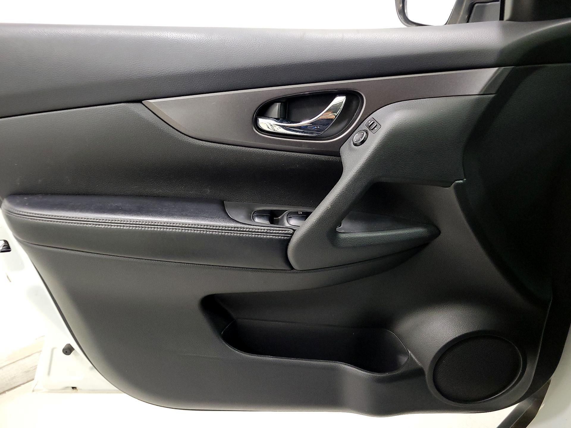 Thumbnail: 2016 Nissan Rogue - 12