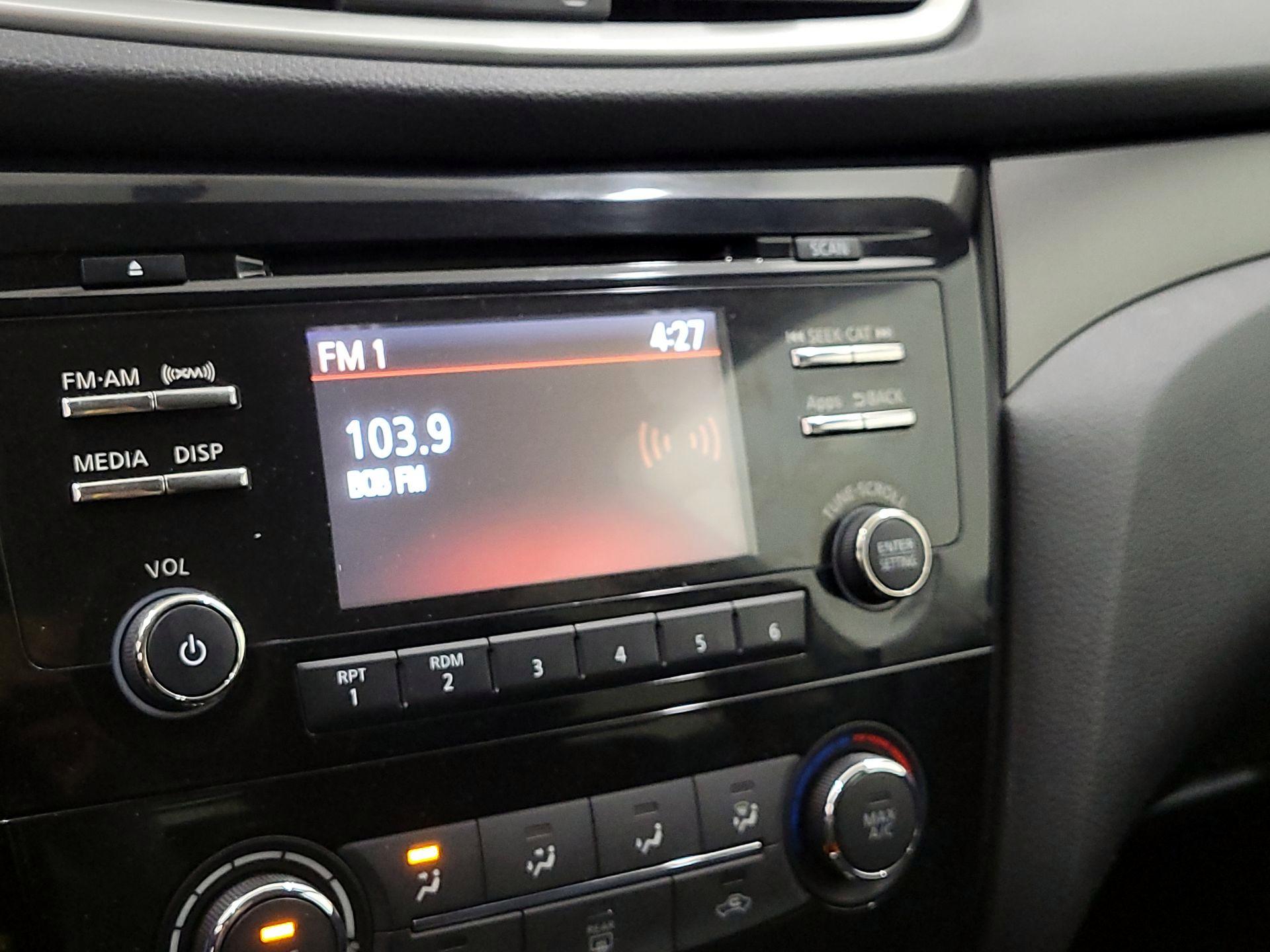 Thumbnail: 2016 Nissan Rogue - 15