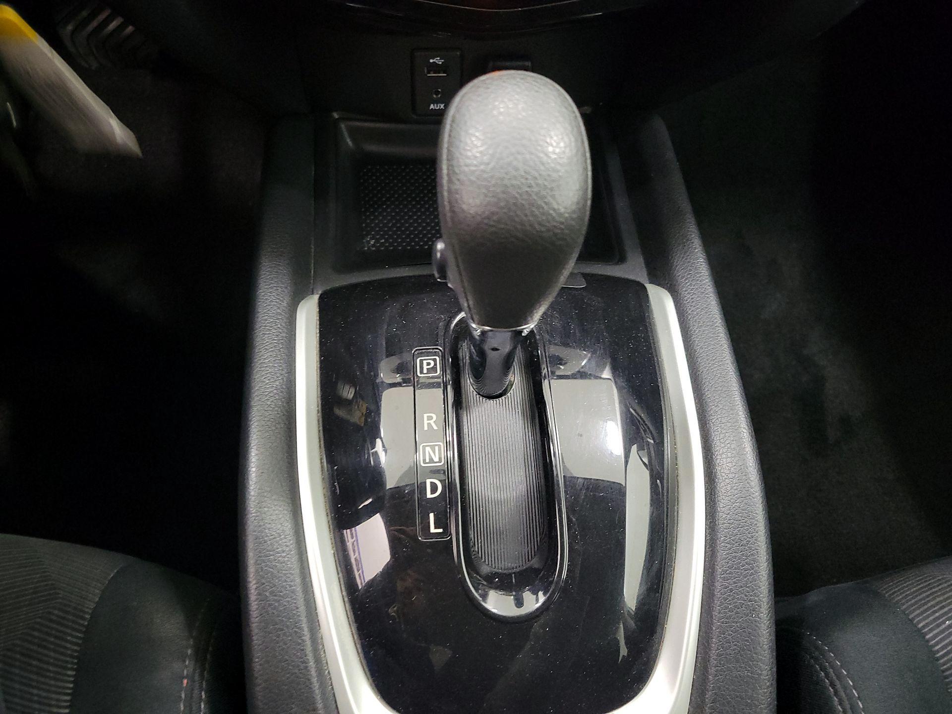 Thumbnail: 2016 Nissan Rogue - 17