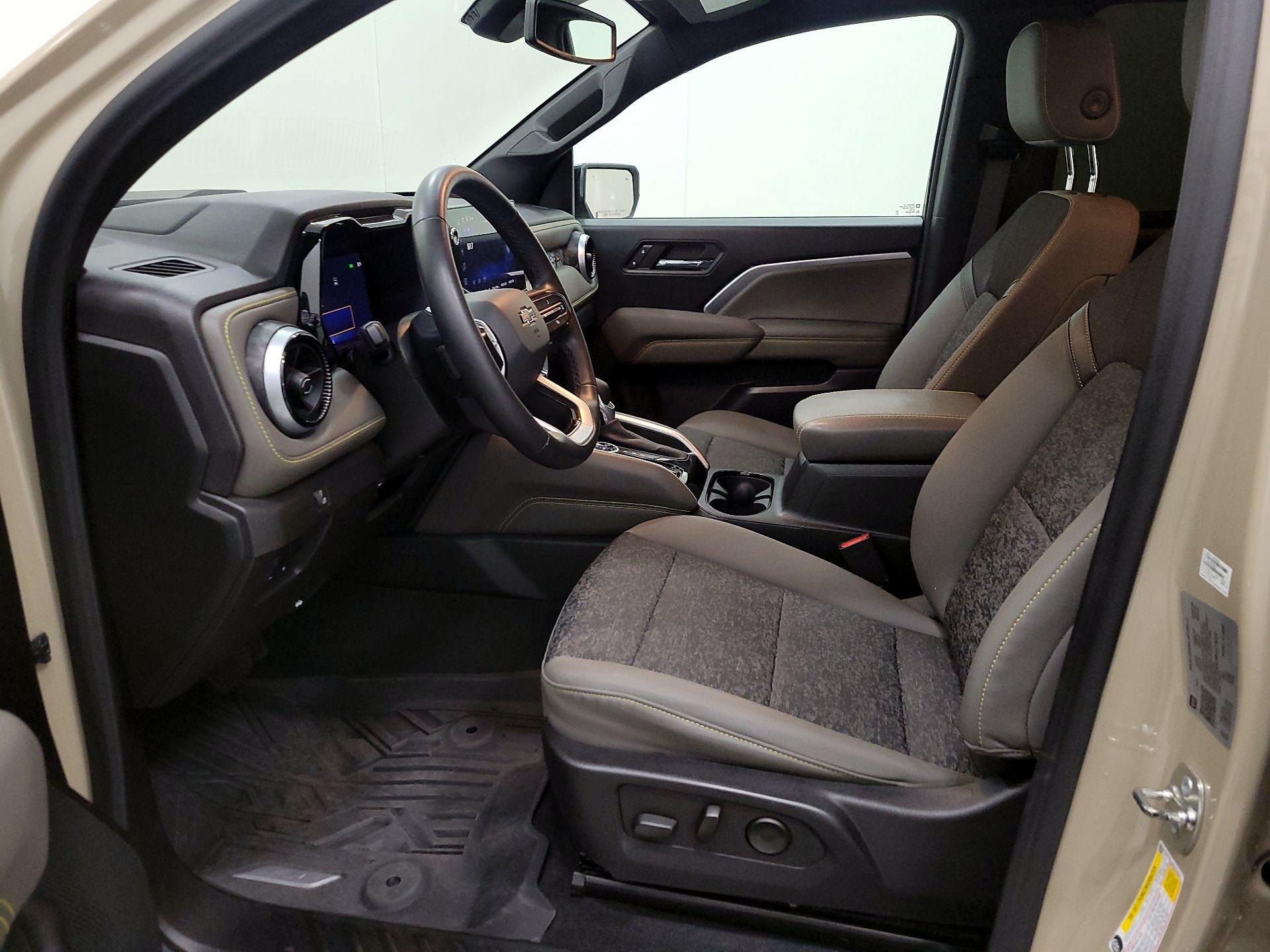 Thumbnail: 2024 Chevrolet Colorado - 11